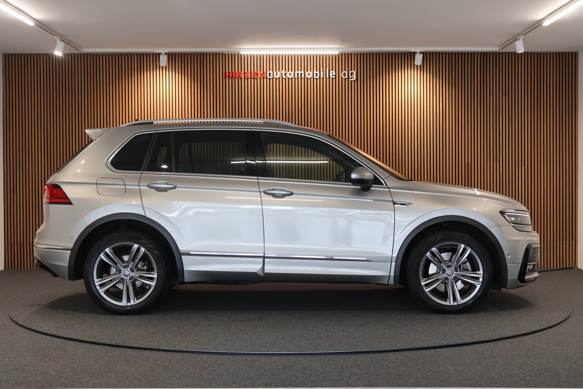 VW Tiguan 2.0TSI R-Line 4Motion DSG-image-5