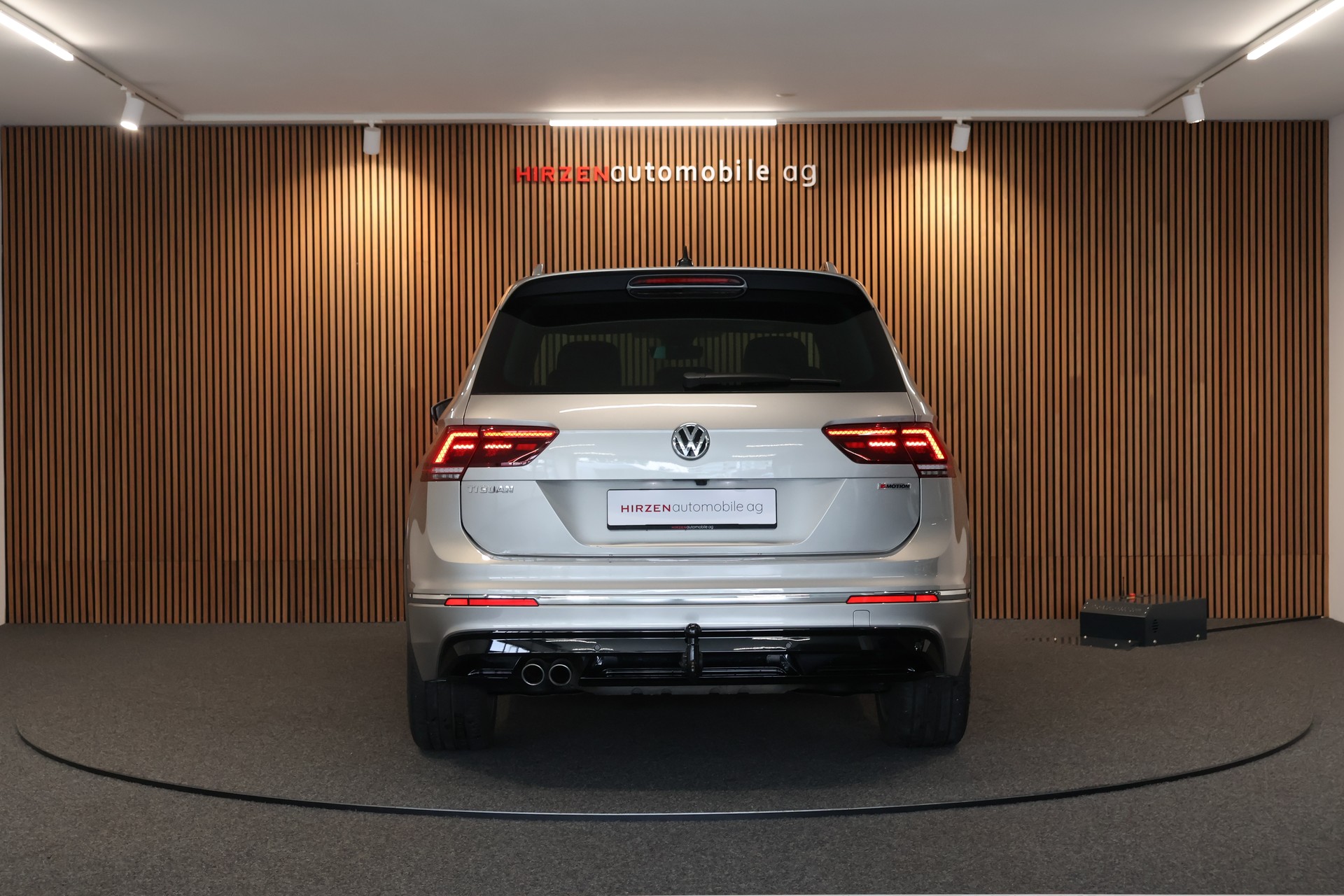 VW Tiguan 2.0TSI R-Line 4Motion DSG-showroom-element-3