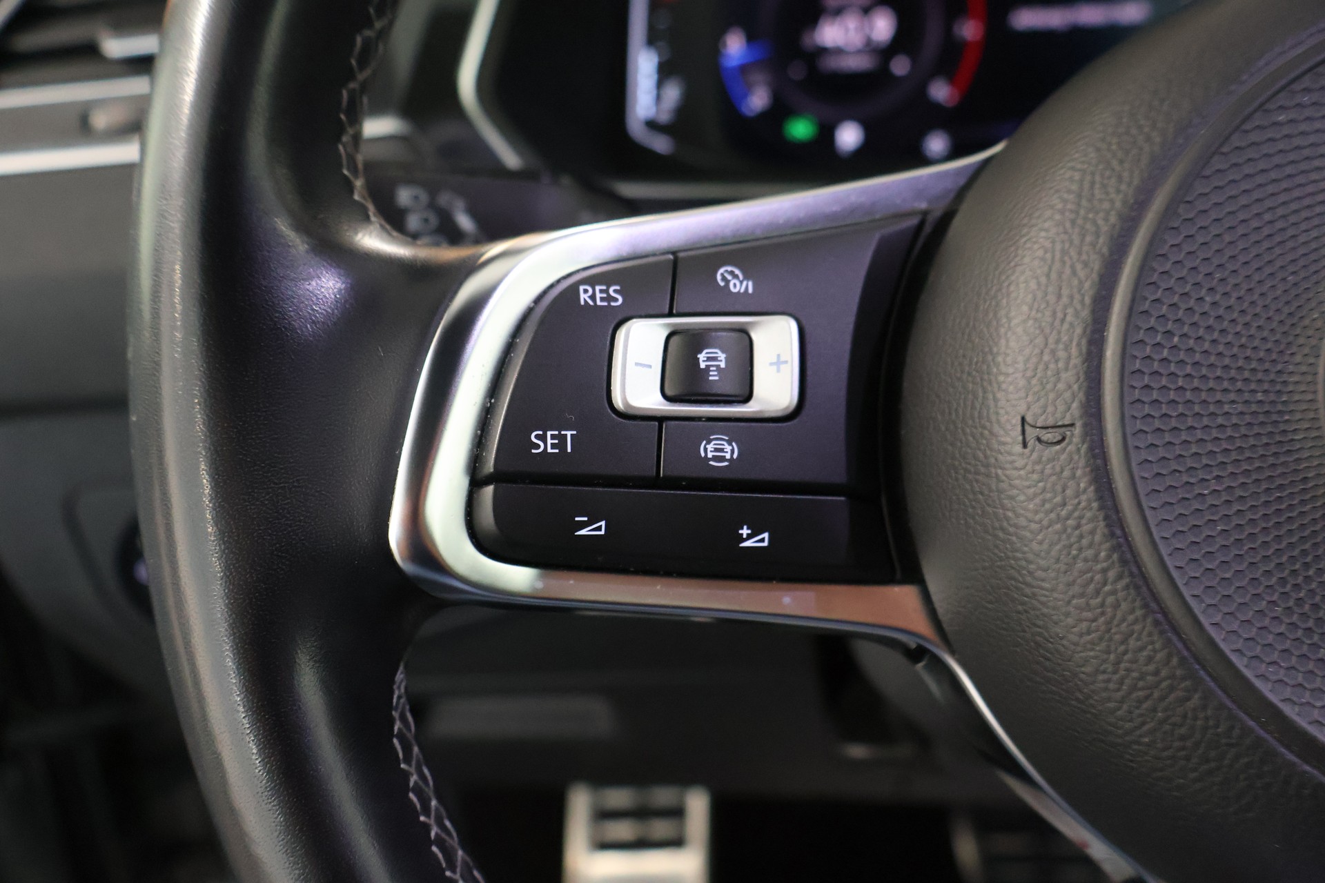 VW Tiguan 2.0TSI R-Line 4Motion DSG-image-27