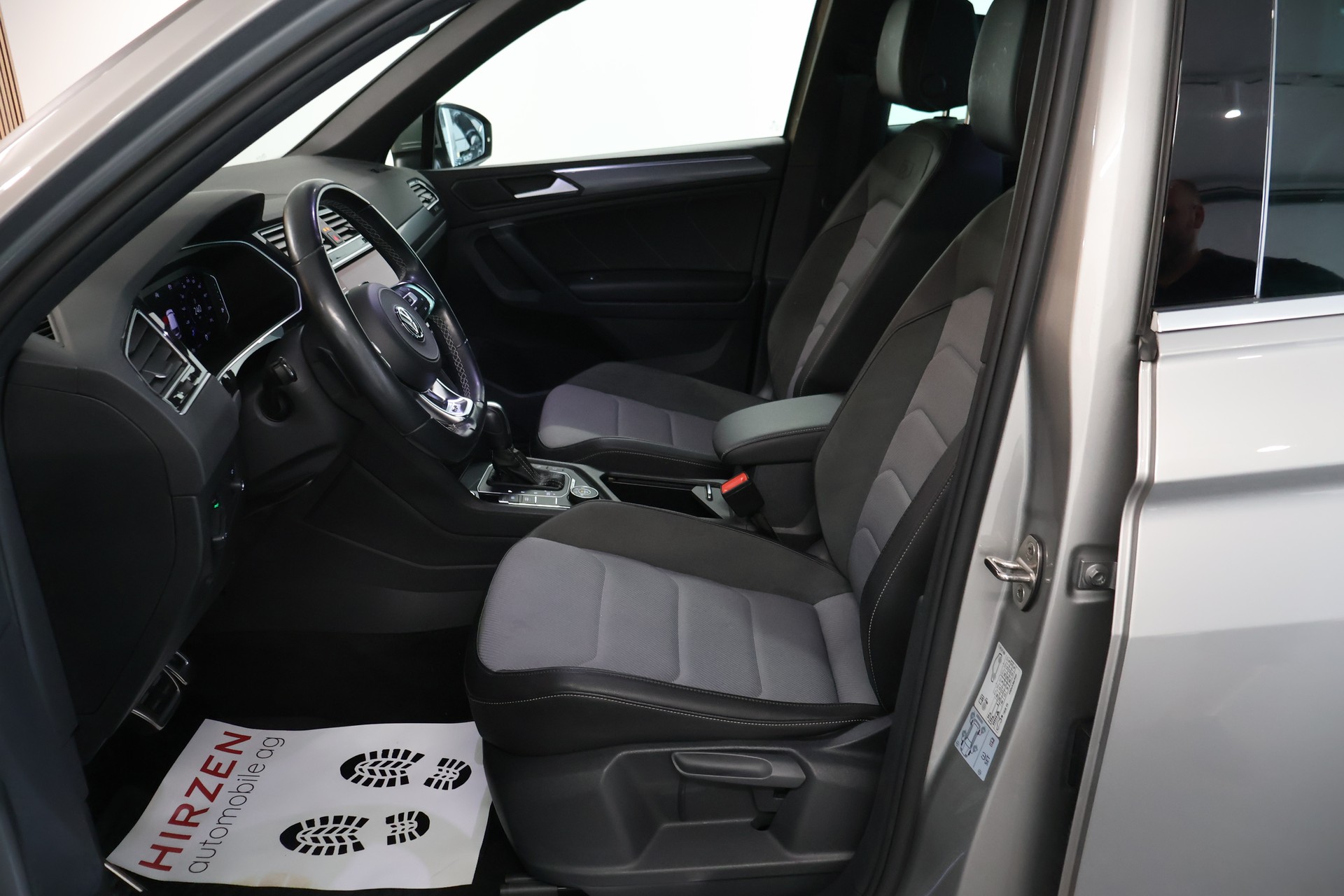VW Tiguan 2.0TSI R-Line 4Motion DSG-image-8
