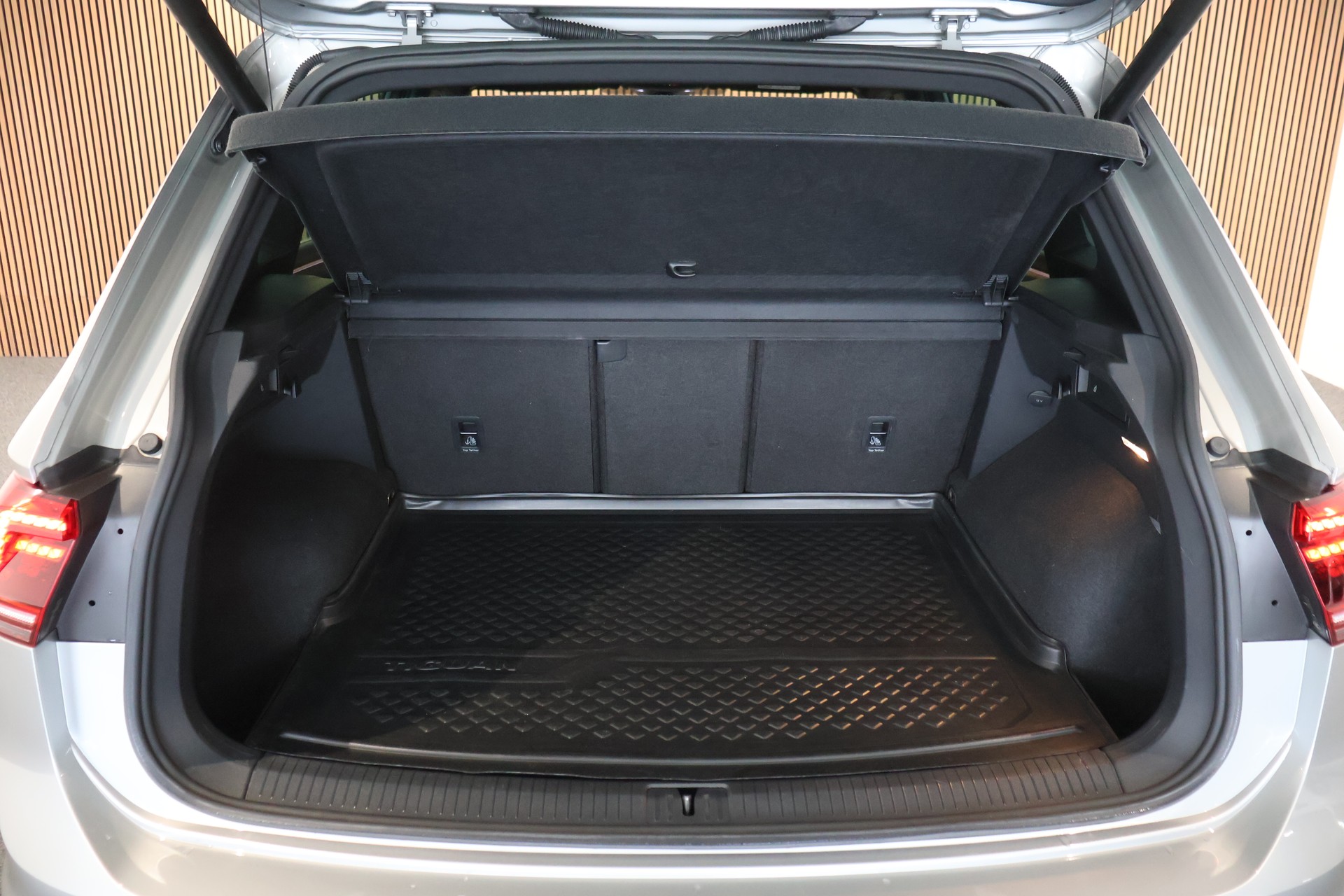VW Tiguan 2.0TSI R-Line 4Motion DSG-image-12
