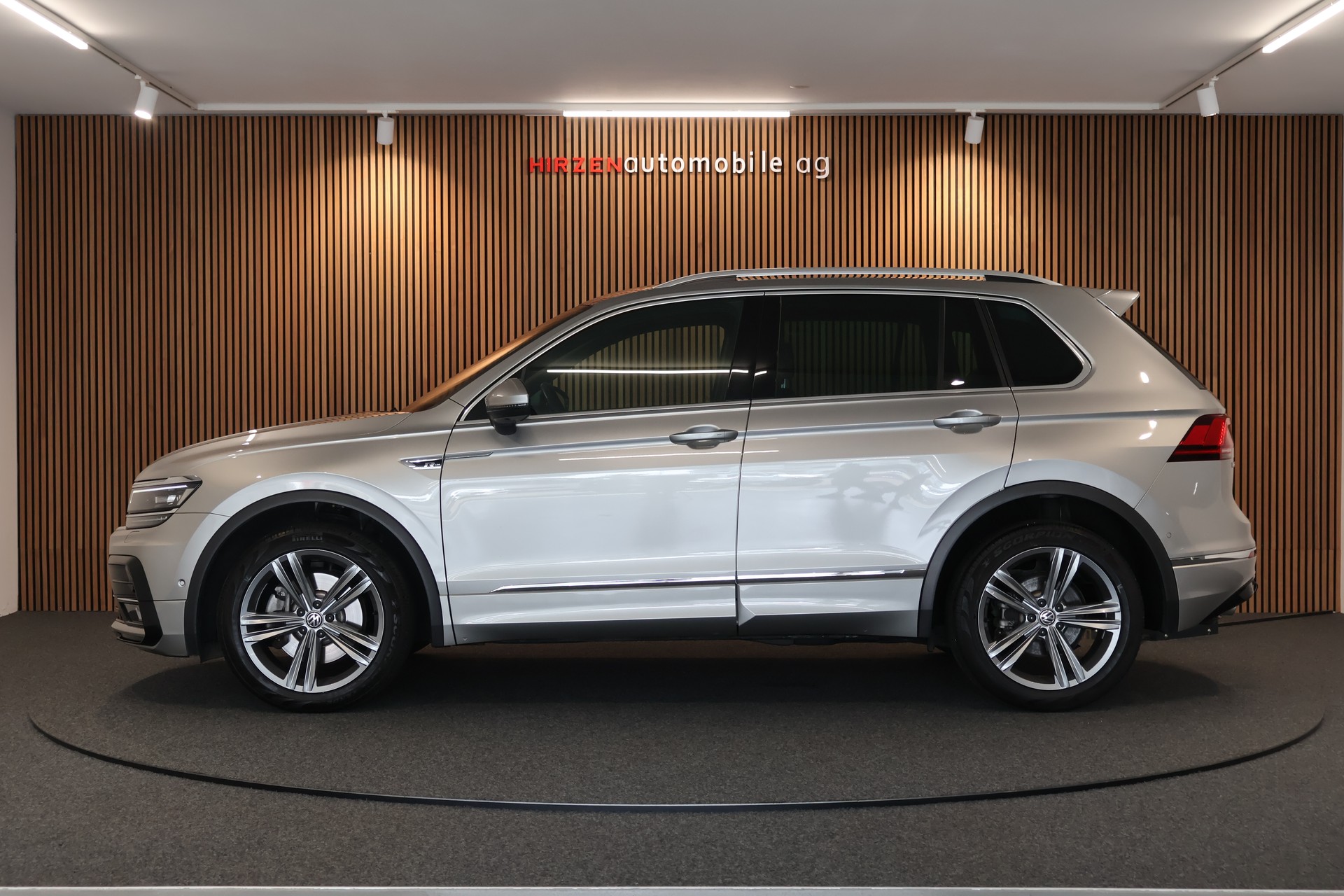 VW Tiguan 2.0TSI R-Line 4Motion DSG-showroom-element-1