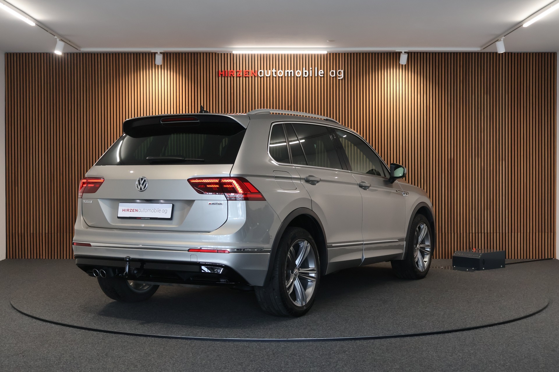 VW Tiguan 2.0TSI R-Line 4Motion DSG-image-4
