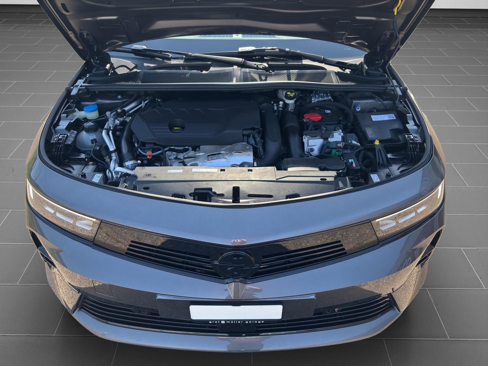 OPEL Astra 1.6 T PHEV 180 Swiss Plus-image-18