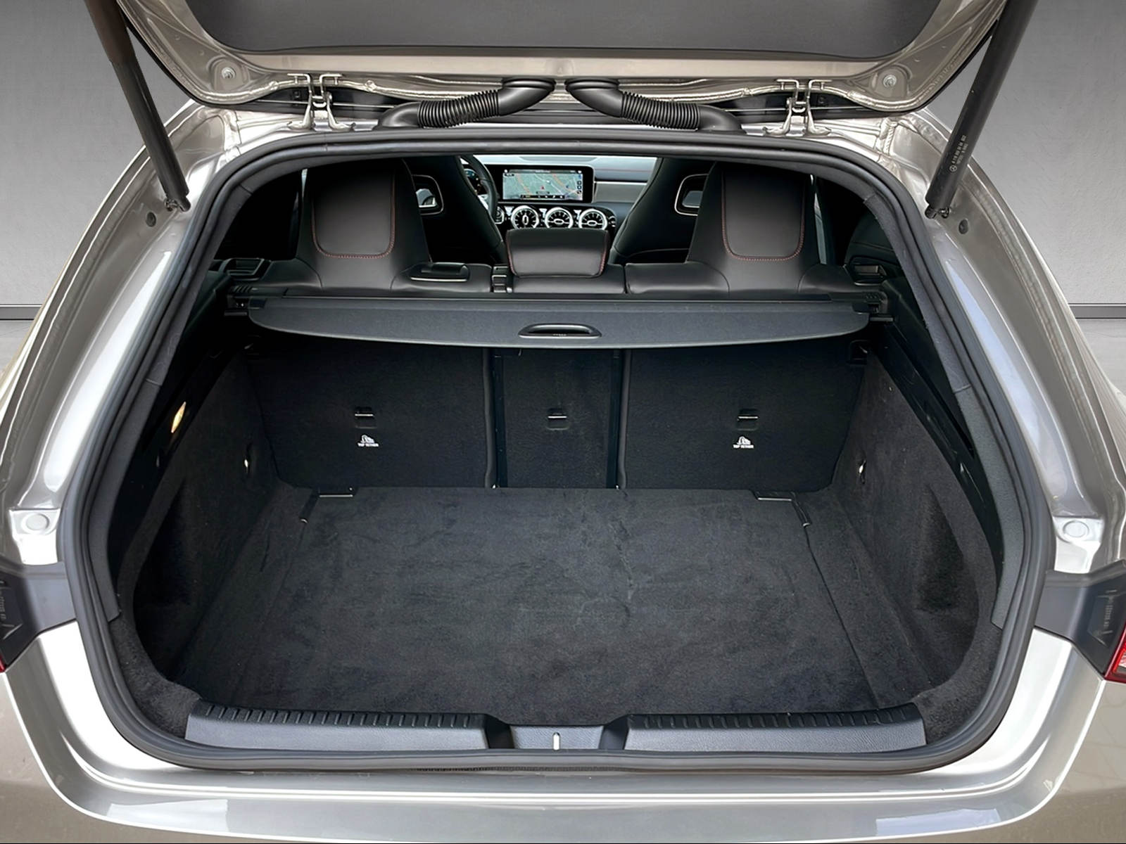 MERCEDES-BENZ CLA-Klasse X118 Shooting Brake CLA 200 AMG Line-image-13