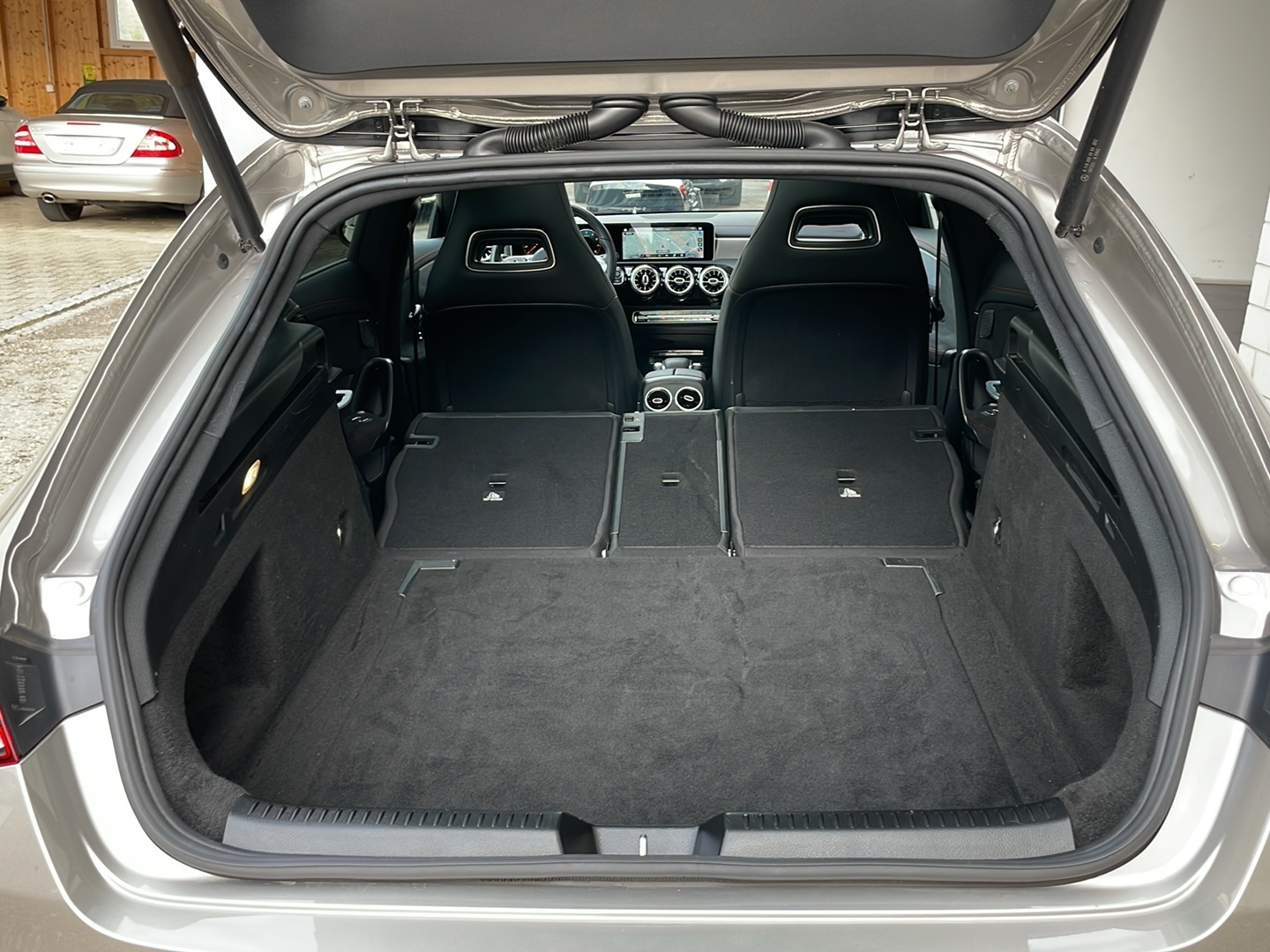MERCEDES-BENZ CLA-Klasse X118 Shooting Brake CLA 200 AMG Line-image-14