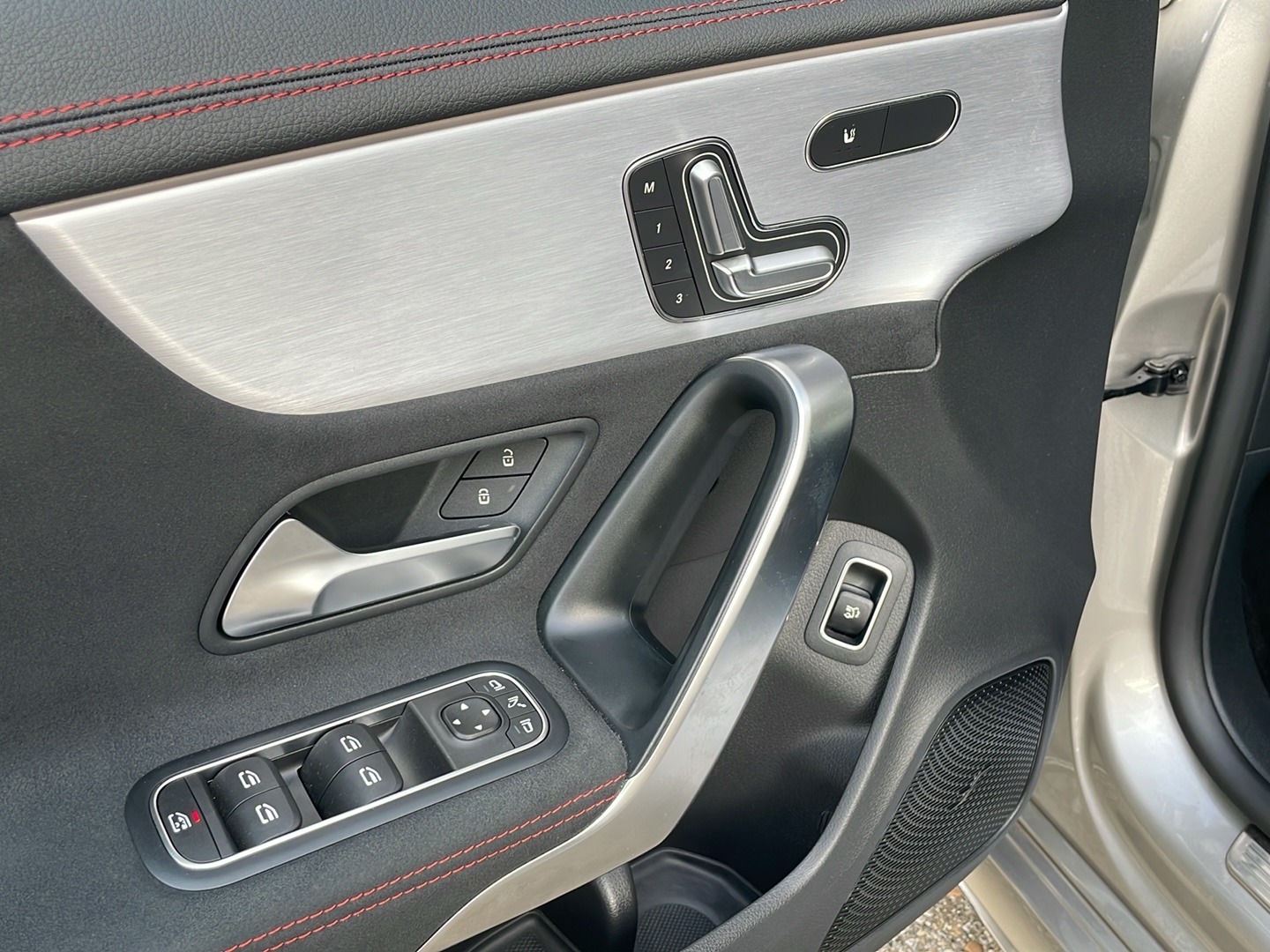 MERCEDES-BENZ CLA-Klasse X118 Shooting Brake CLA 200 AMG Line-image-11