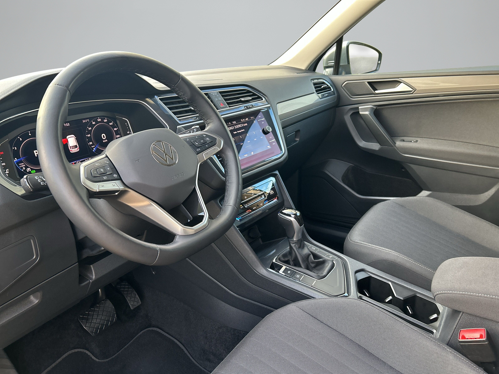 VW Tiguan Allspace 1.5 TSI Life DSG -7 Sitzplätze-AHK-Fahrassistenzsysteme--image-5