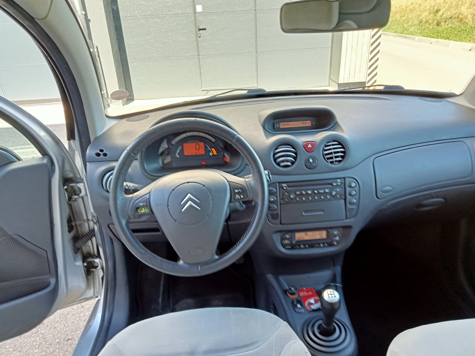 CITROEN C3 1.6i 16V Exclusive-image-8