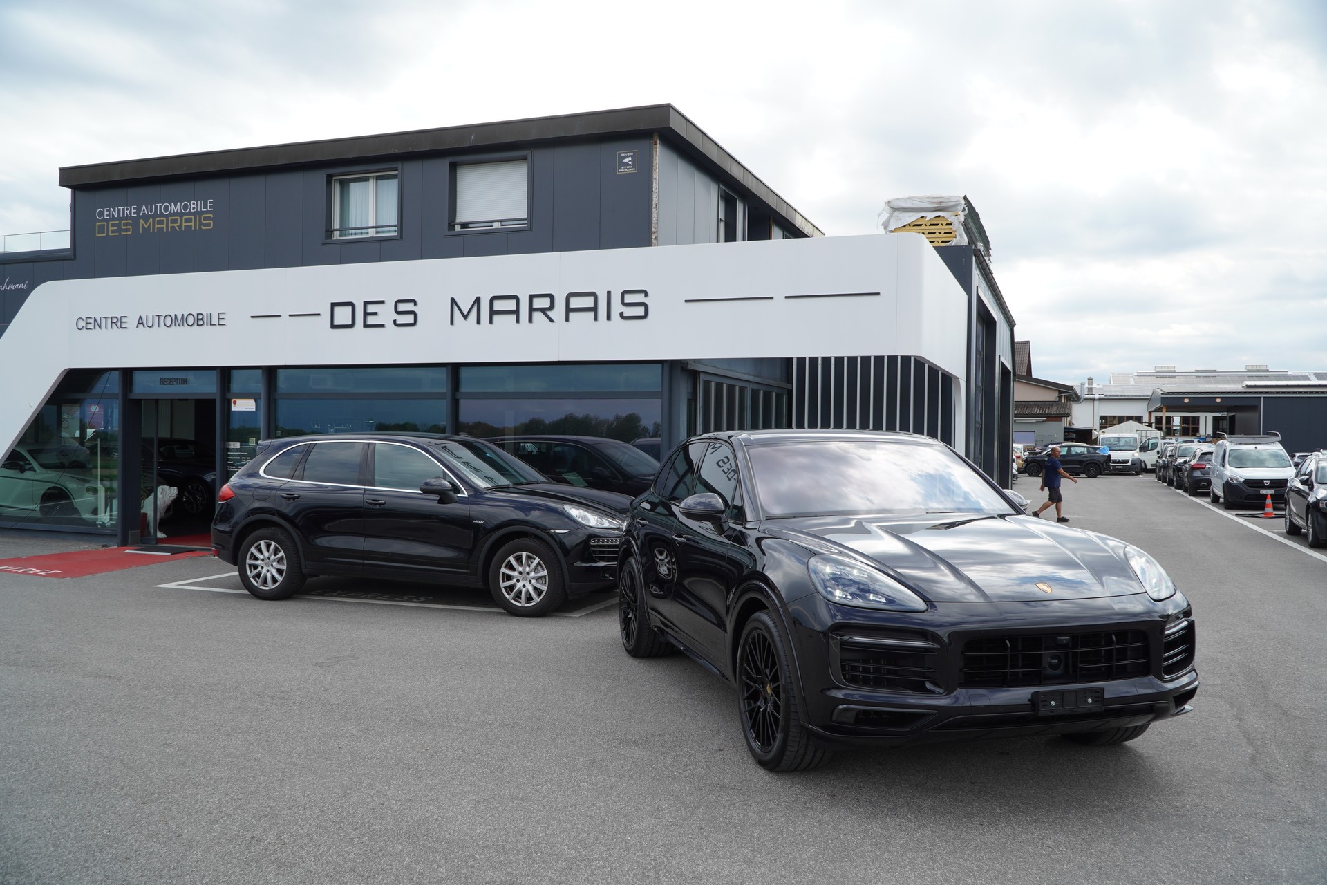 PORSCHE Cayenne GTS-showroom-element-1