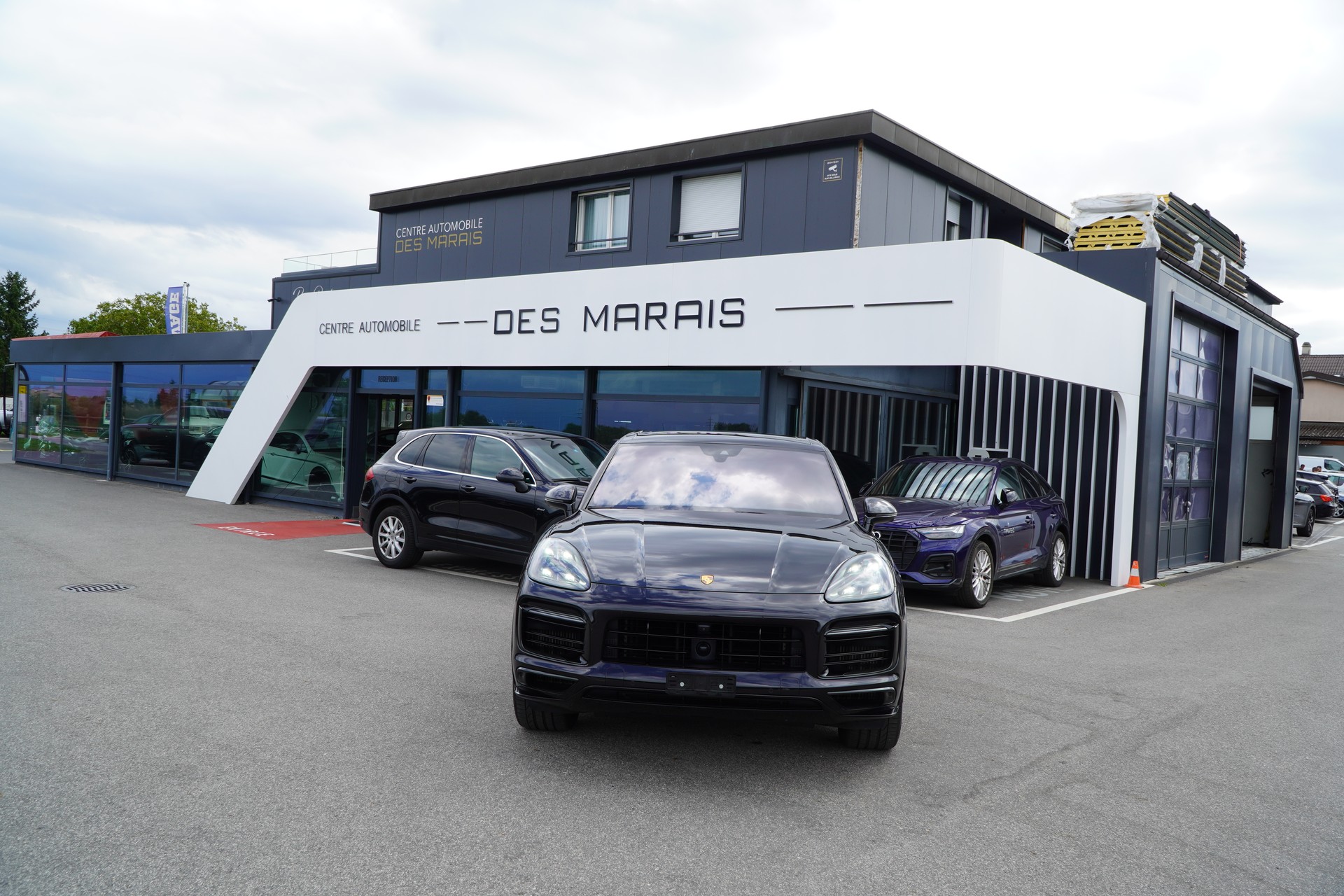 PORSCHE Cayenne GTS-showroom-element-2