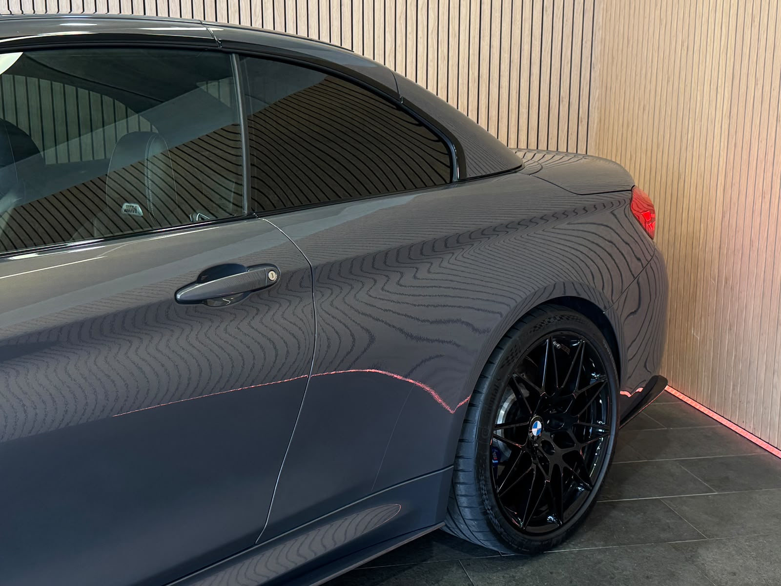 BMW M4 Cabriolet Competition-showroom-element-2