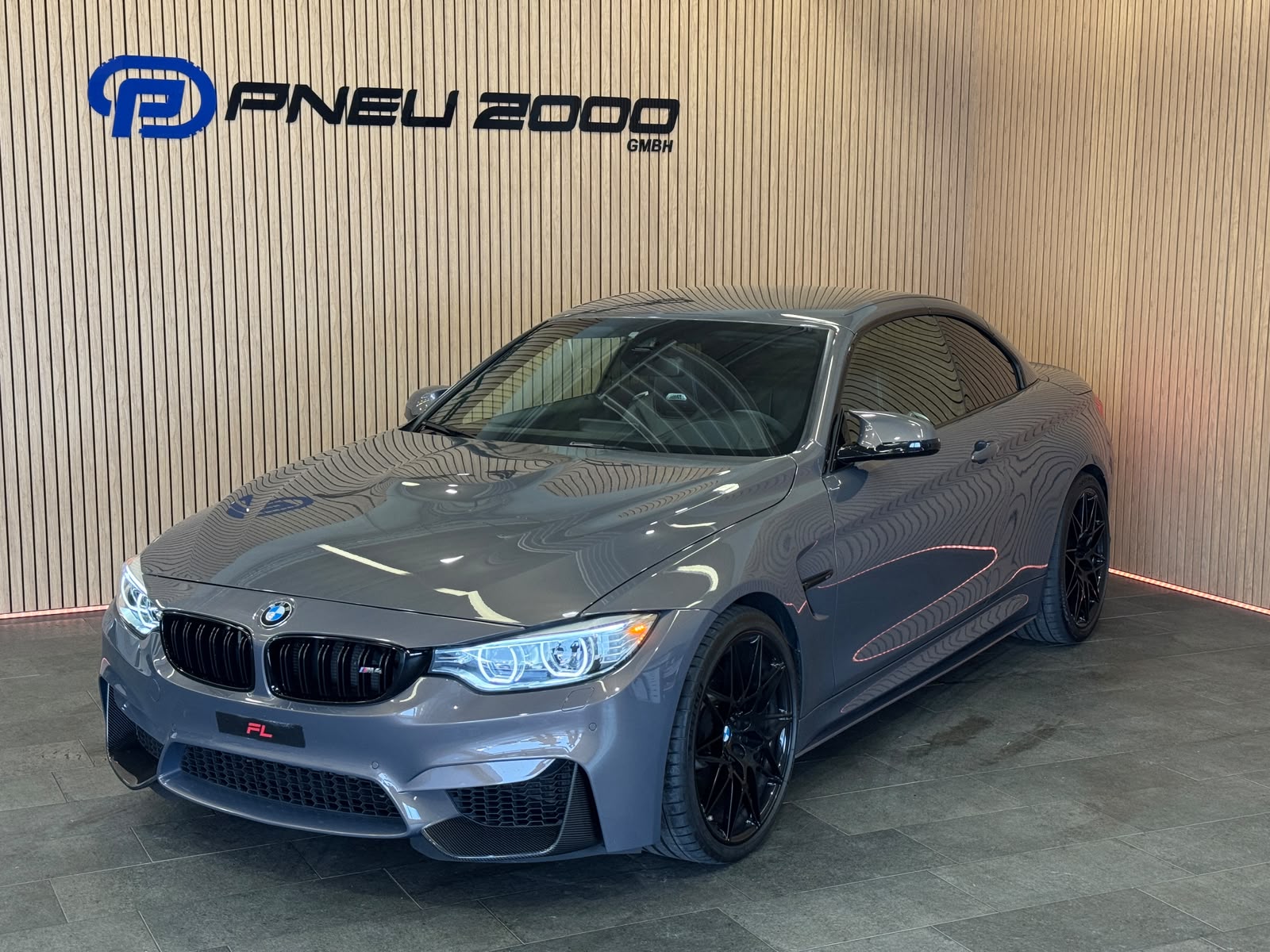 BMW M4 Cabriolet Competition-showroom-element-1
