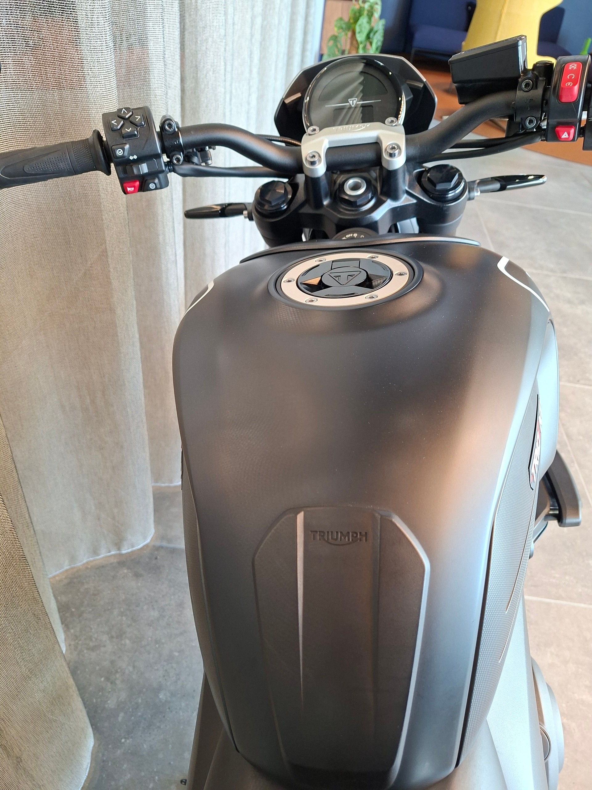 TRIUMPH Trident 660-image-13