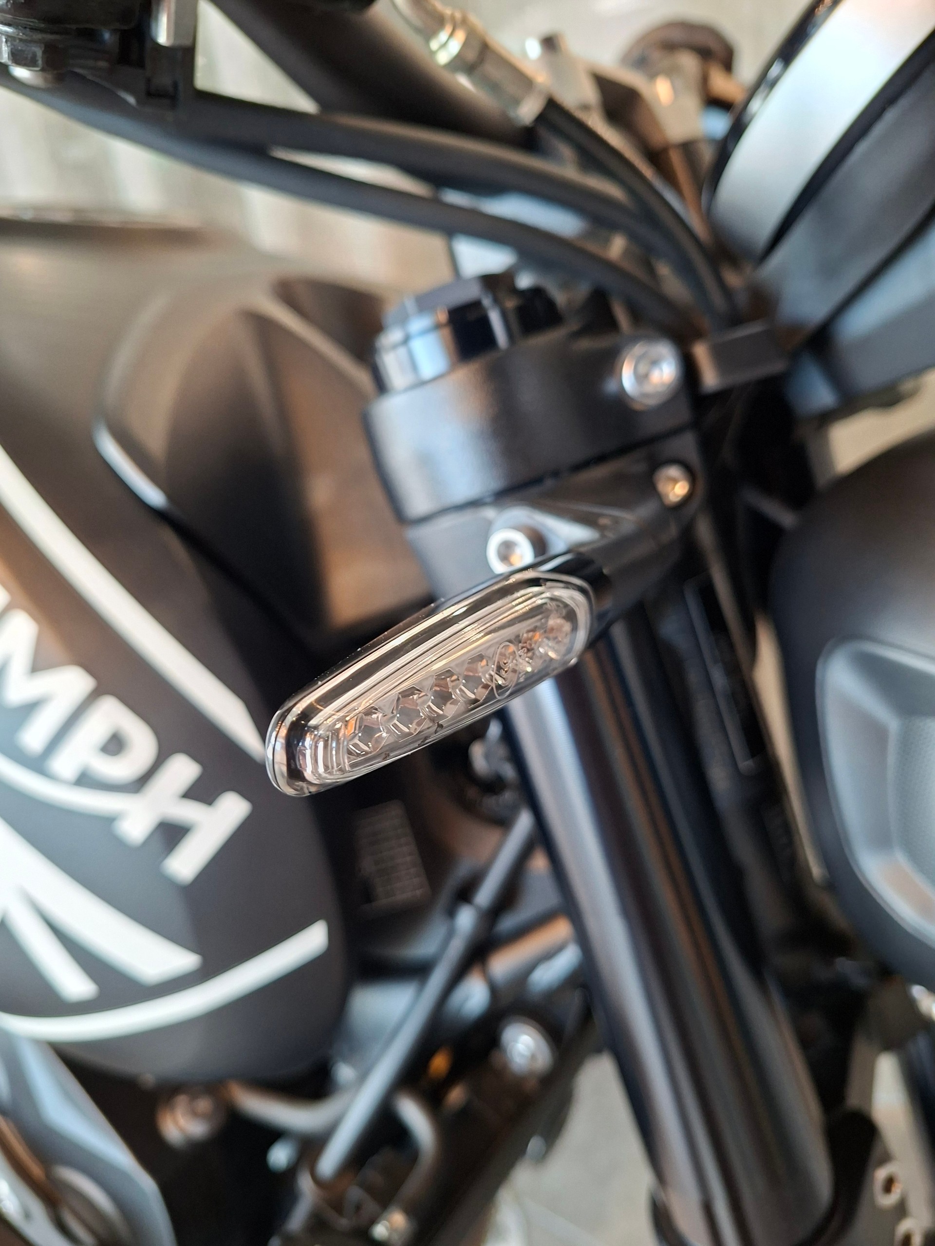 TRIUMPH Trident 660-showroom-element-2