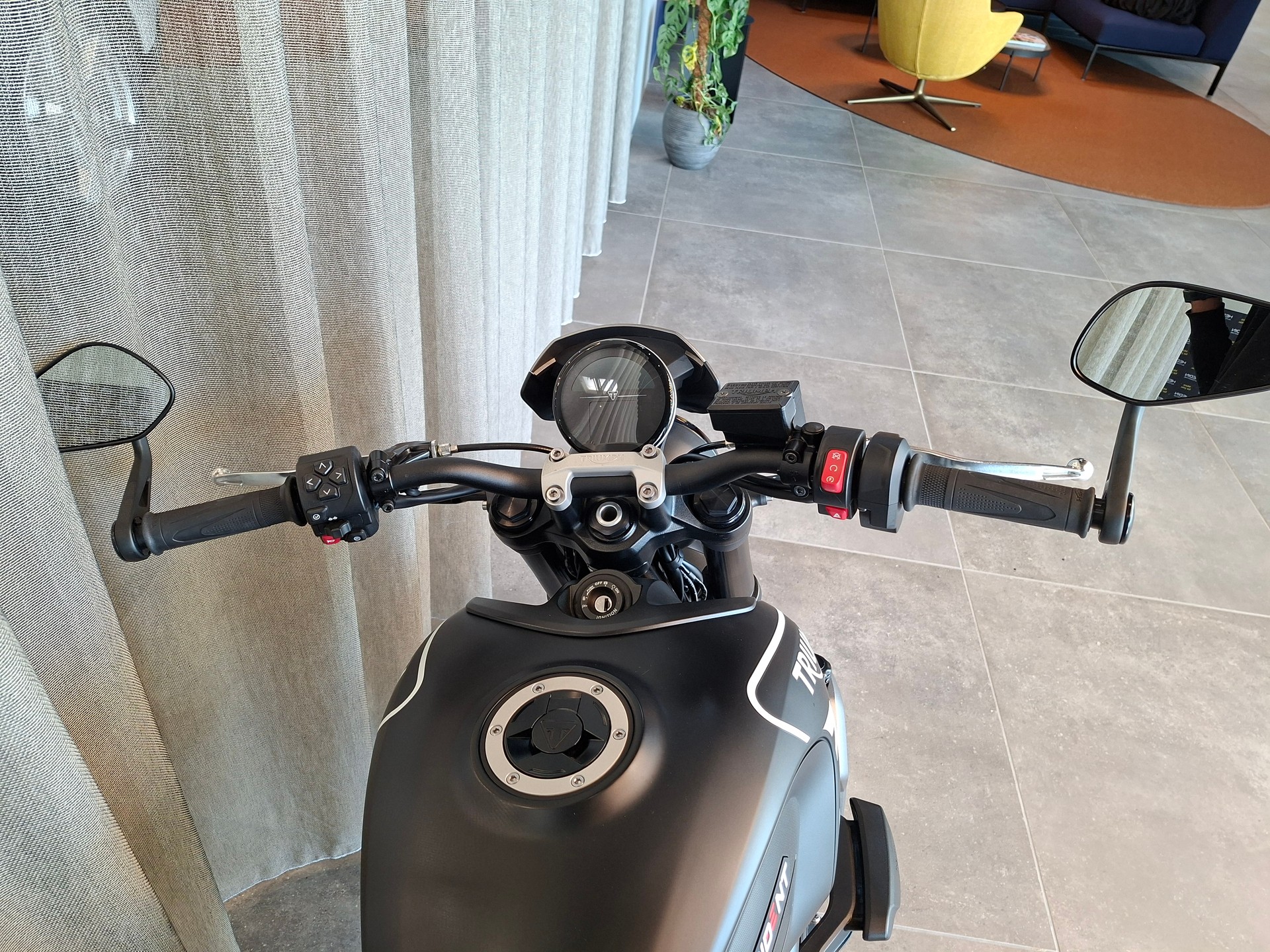 TRIUMPH Trident 660-image-6