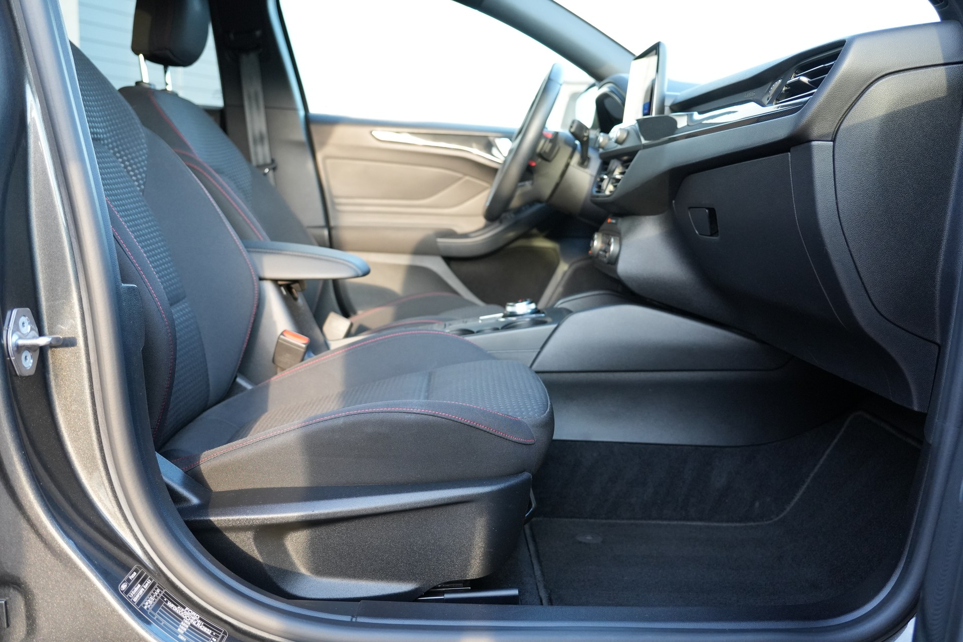 FORD Focus 1.0 SCTi ST Line Automatic (CH)-image-14