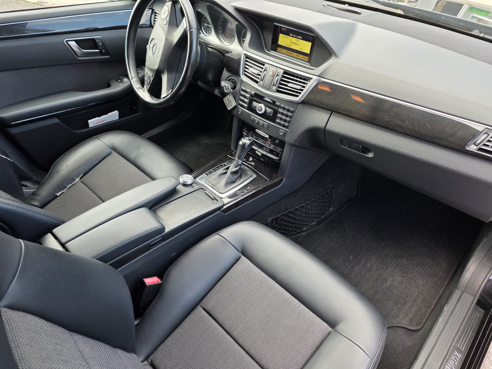 MERCEDES-BENZ E 200 CGI BlueEfficiency Avantgarde 7G-Tronic-image-4