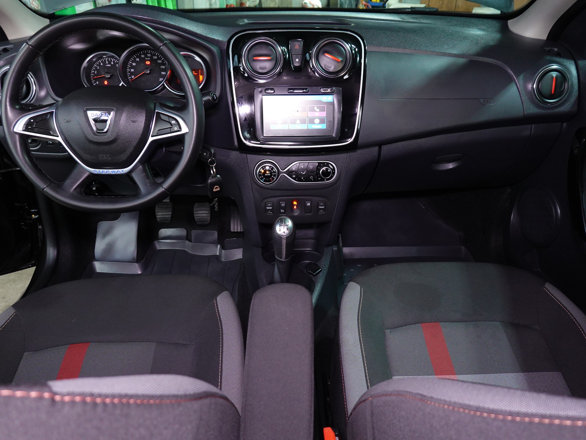 DACIA Sandero1.5dCi Stepway-image-8