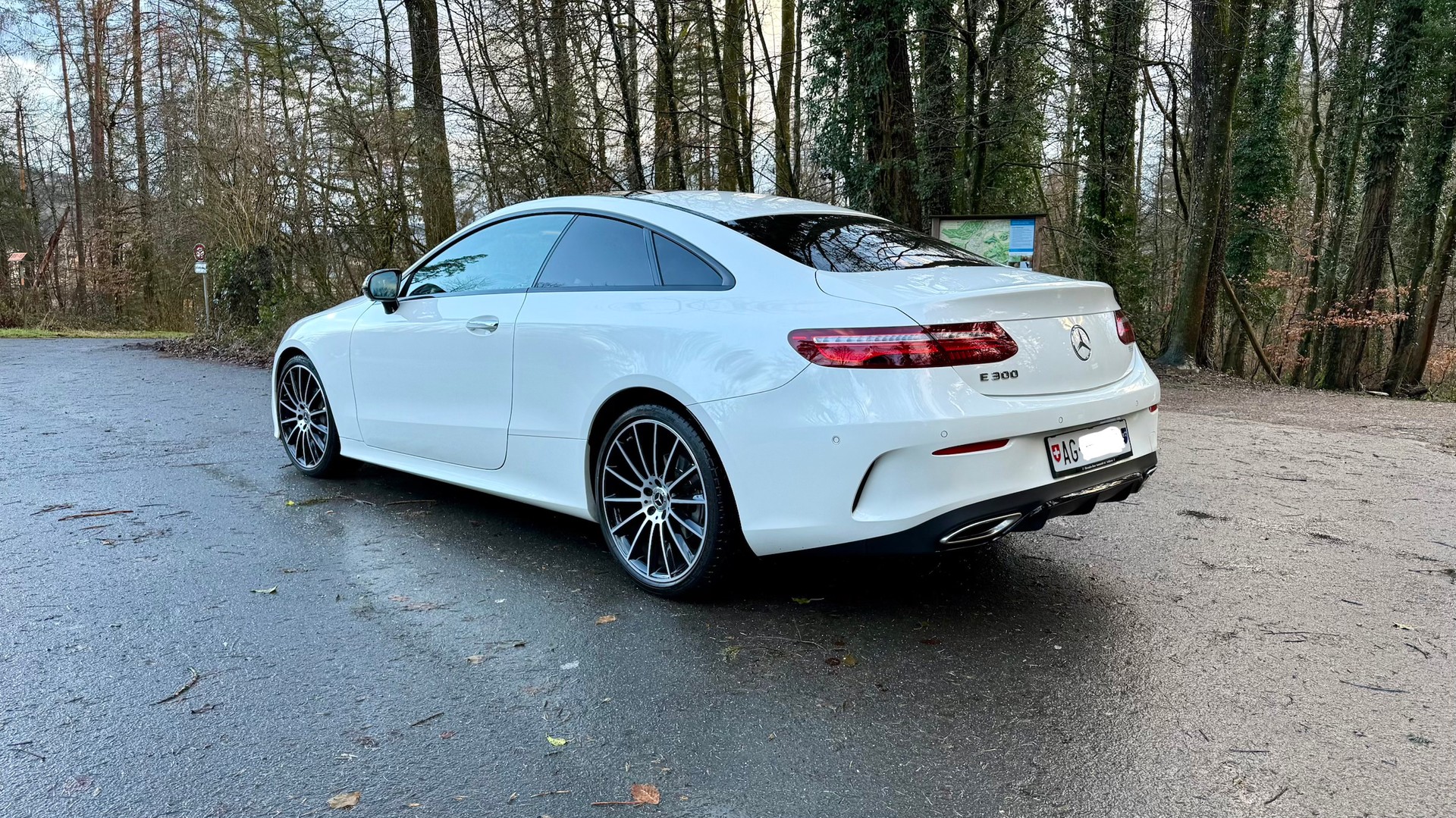 MERCEDES-BENZ E 300 Coupé AMG Line 9G-Tronic-image-5