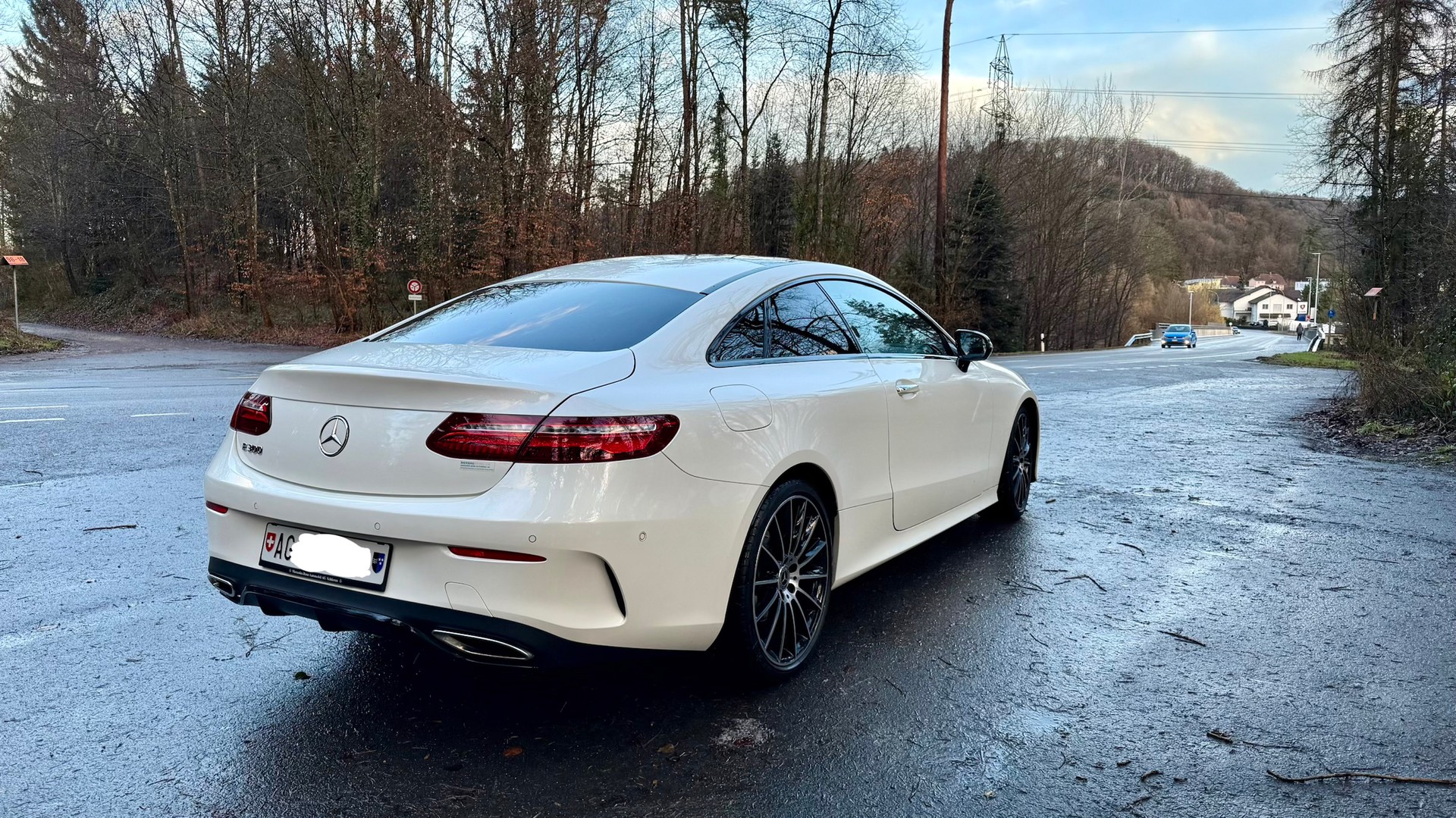 MERCEDES-BENZ E 300 Coupé AMG Line 9G-Tronic-image-3