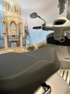 PIAGGIO Vespa GTS 300 Super Tech ABS-image-7