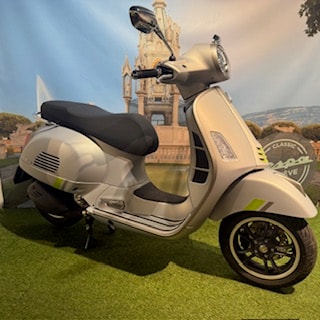PIAGGIO Vespa GTS 300 Super Tech ABS-image-0