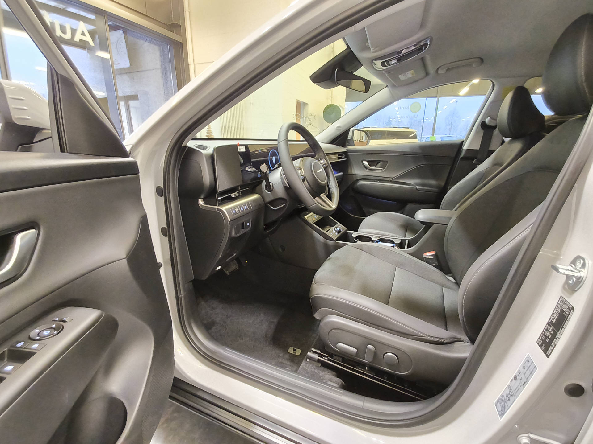 HYUNDAI Kona 1.6 GDi Hybrid Amplia-image-18