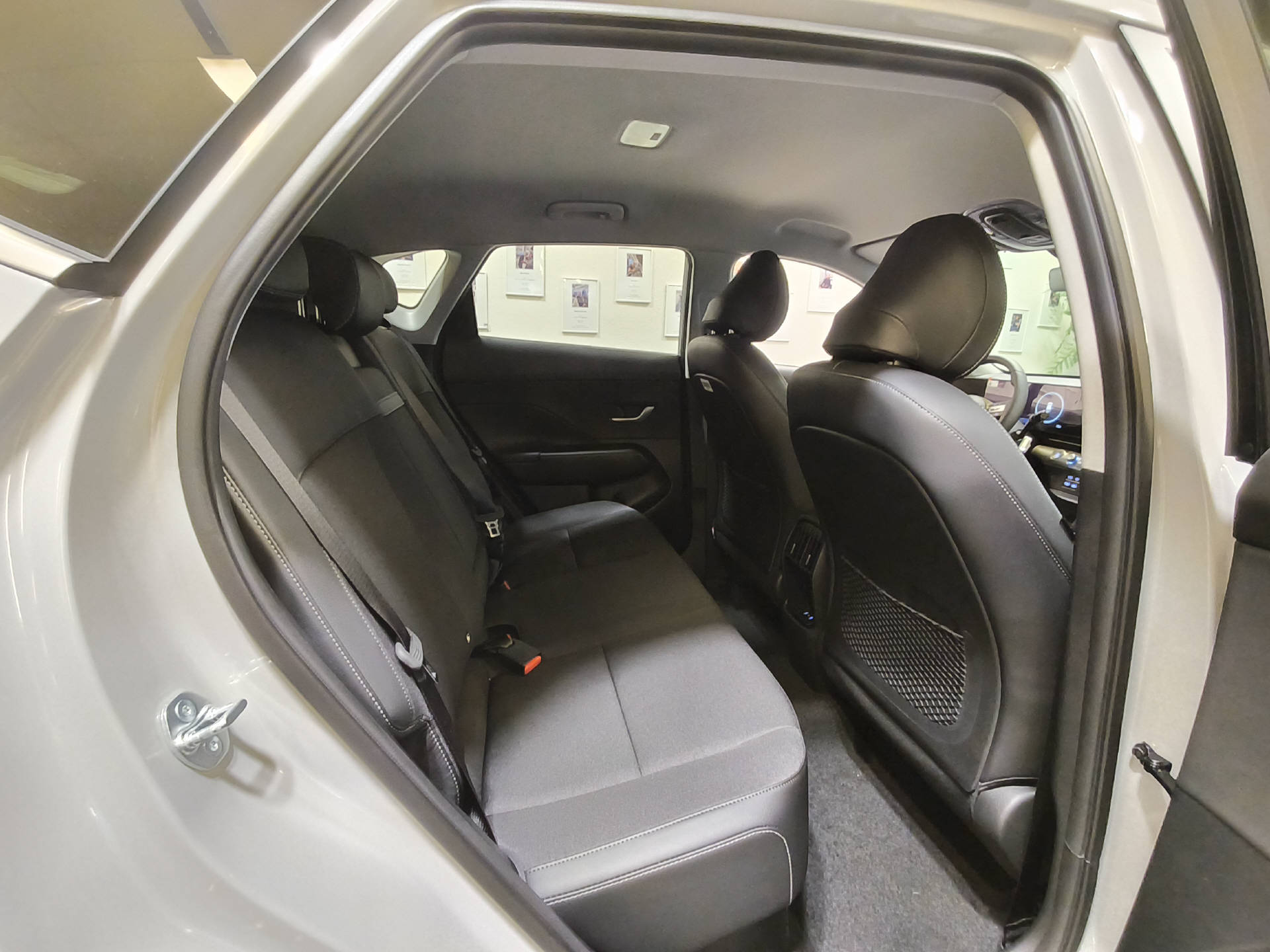 HYUNDAI Kona 1.6 GDi Hybrid Amplia-image-14