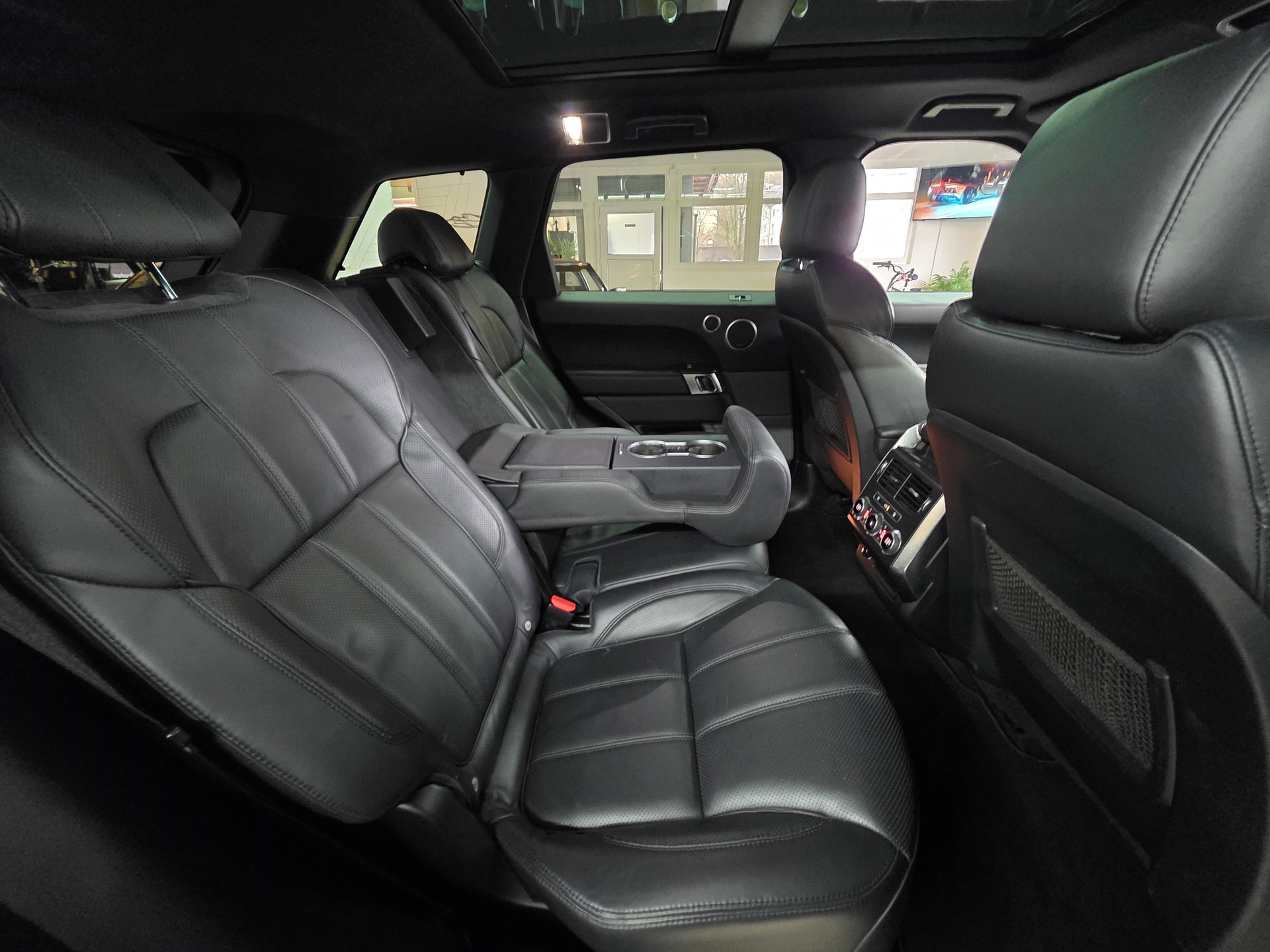 LAND ROVER Range Rover Sport 3.0 SDV6 HSE Dynamic Automatic-image-16