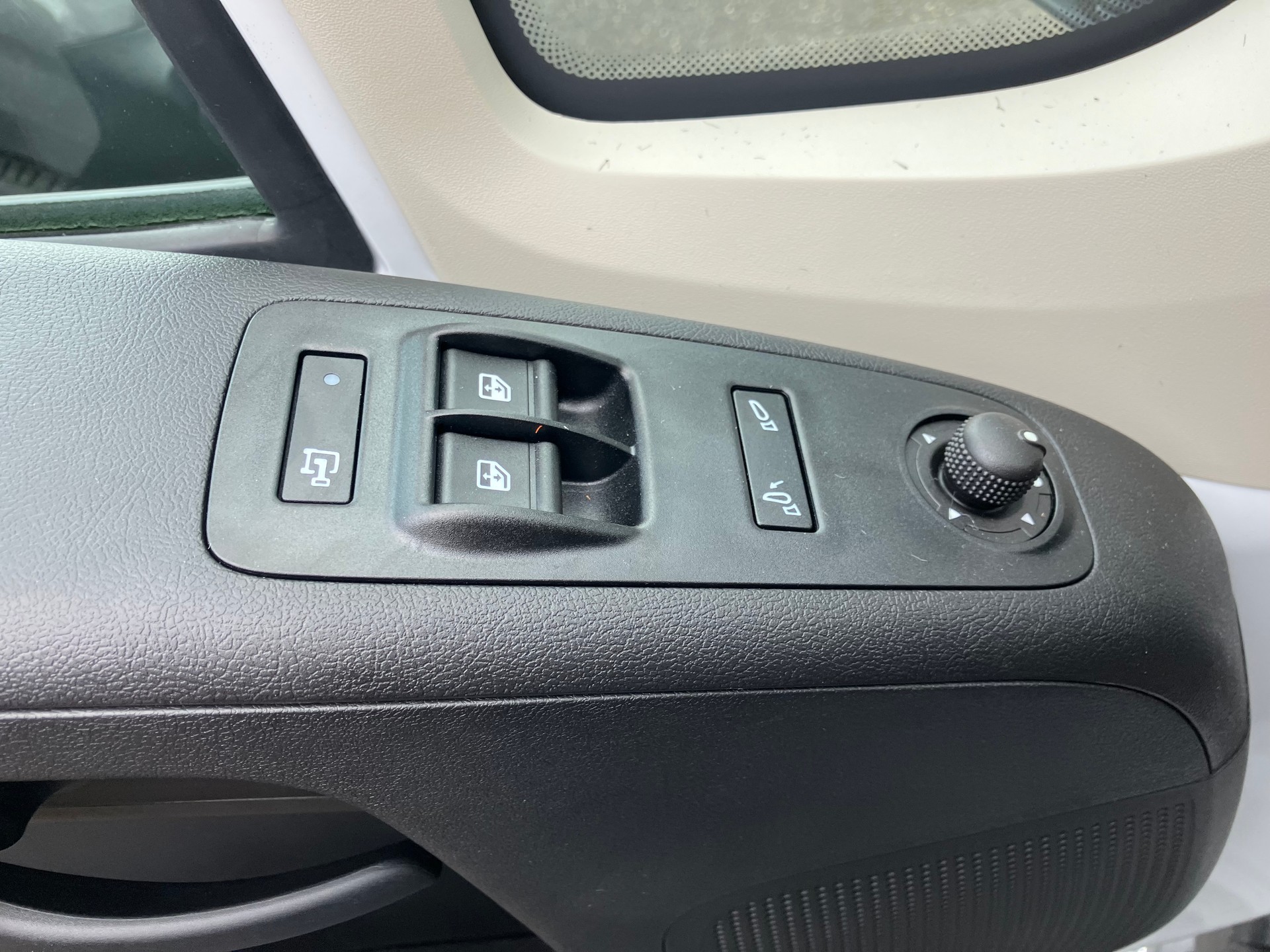 CITROEN Jumper 30 2,2 BlueHDi 140 L2H2-image-6