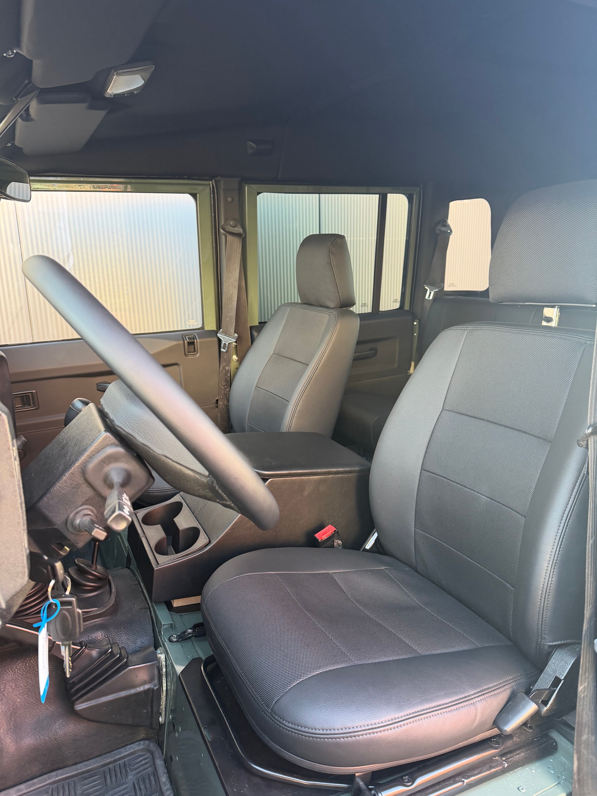 LAND ROVER Defender 130 300TDi keswick PickUp-image-6