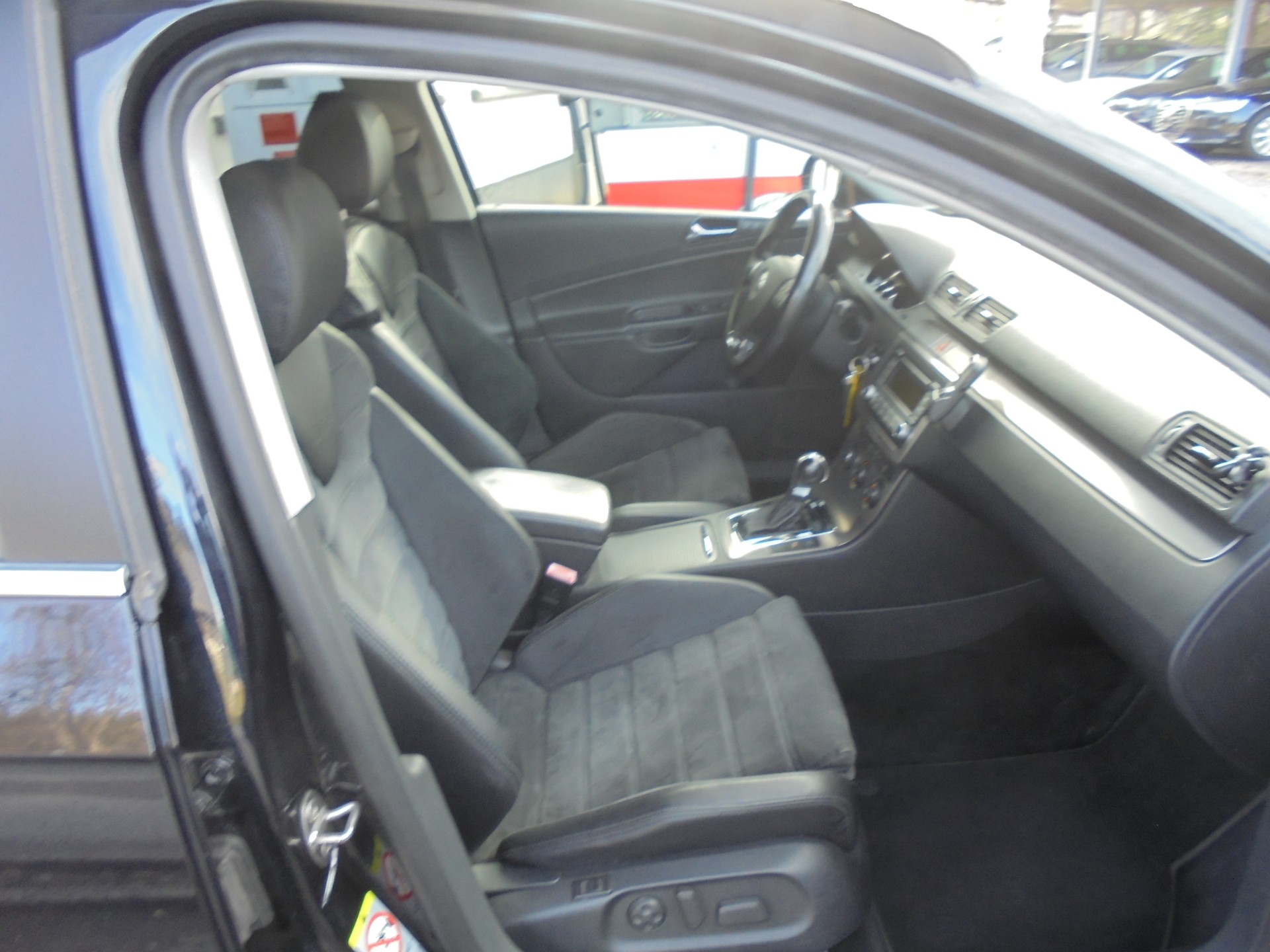 VW Passat Variant R36 4Motion-image-6