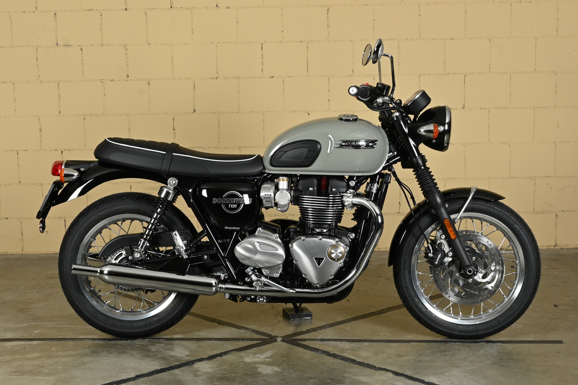 TRIUMPH Bonneville 1200-image-0