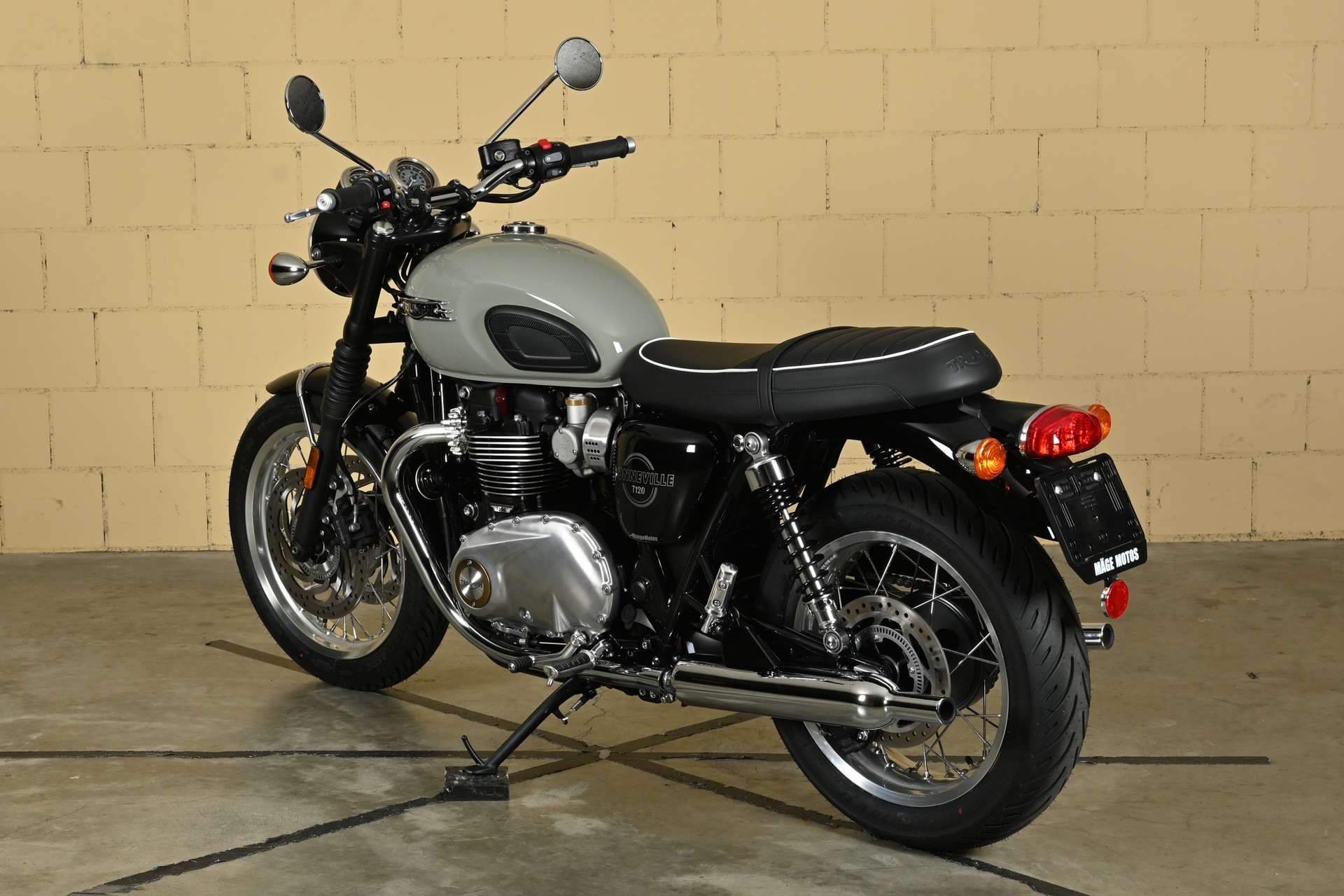TRIUMPH Bonneville 1200-image-4