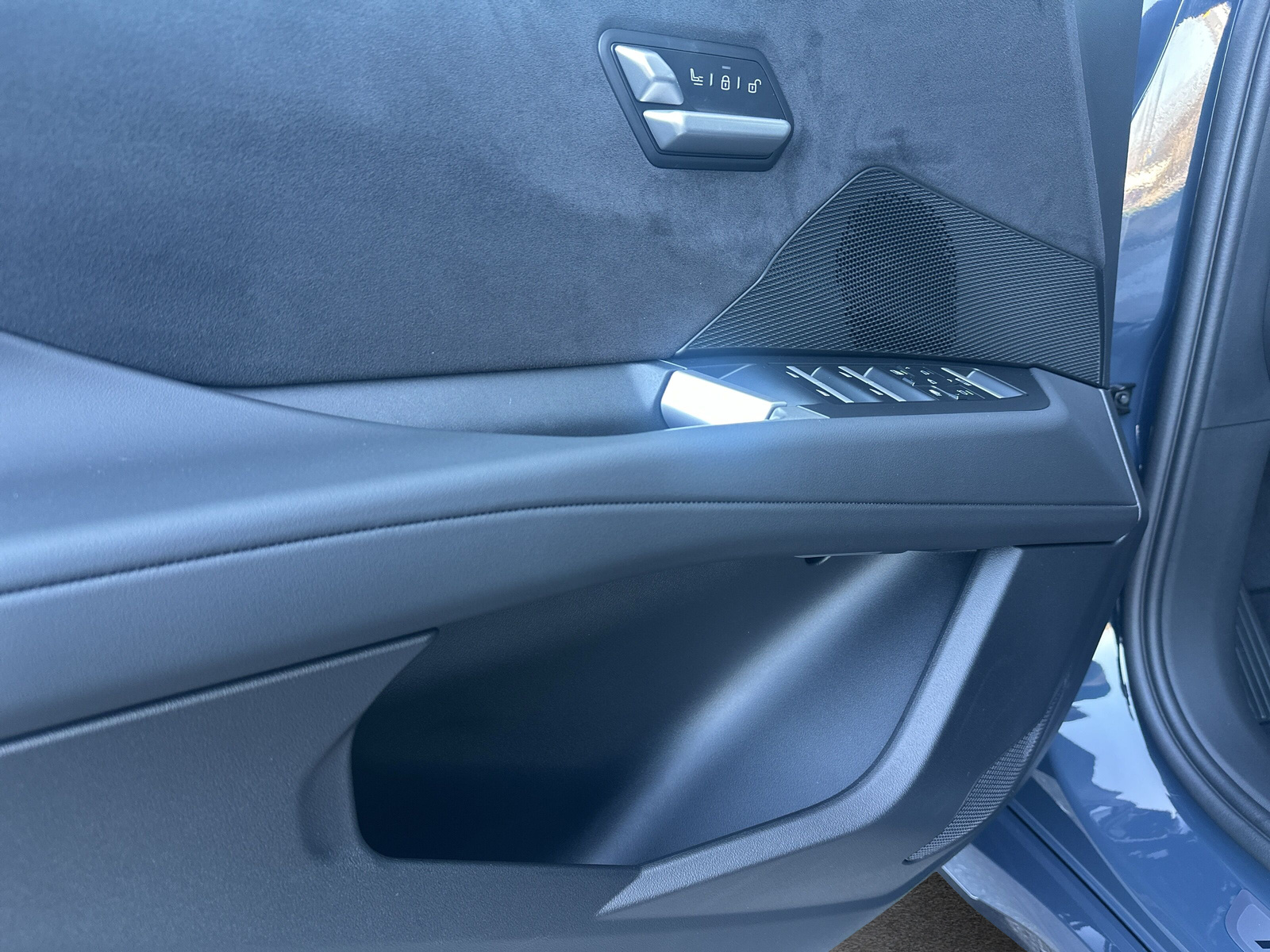 BMW iX3 50 xDrive M Sport **Action de leasing à 0.9% avec assurance et roues hiver**-image-16