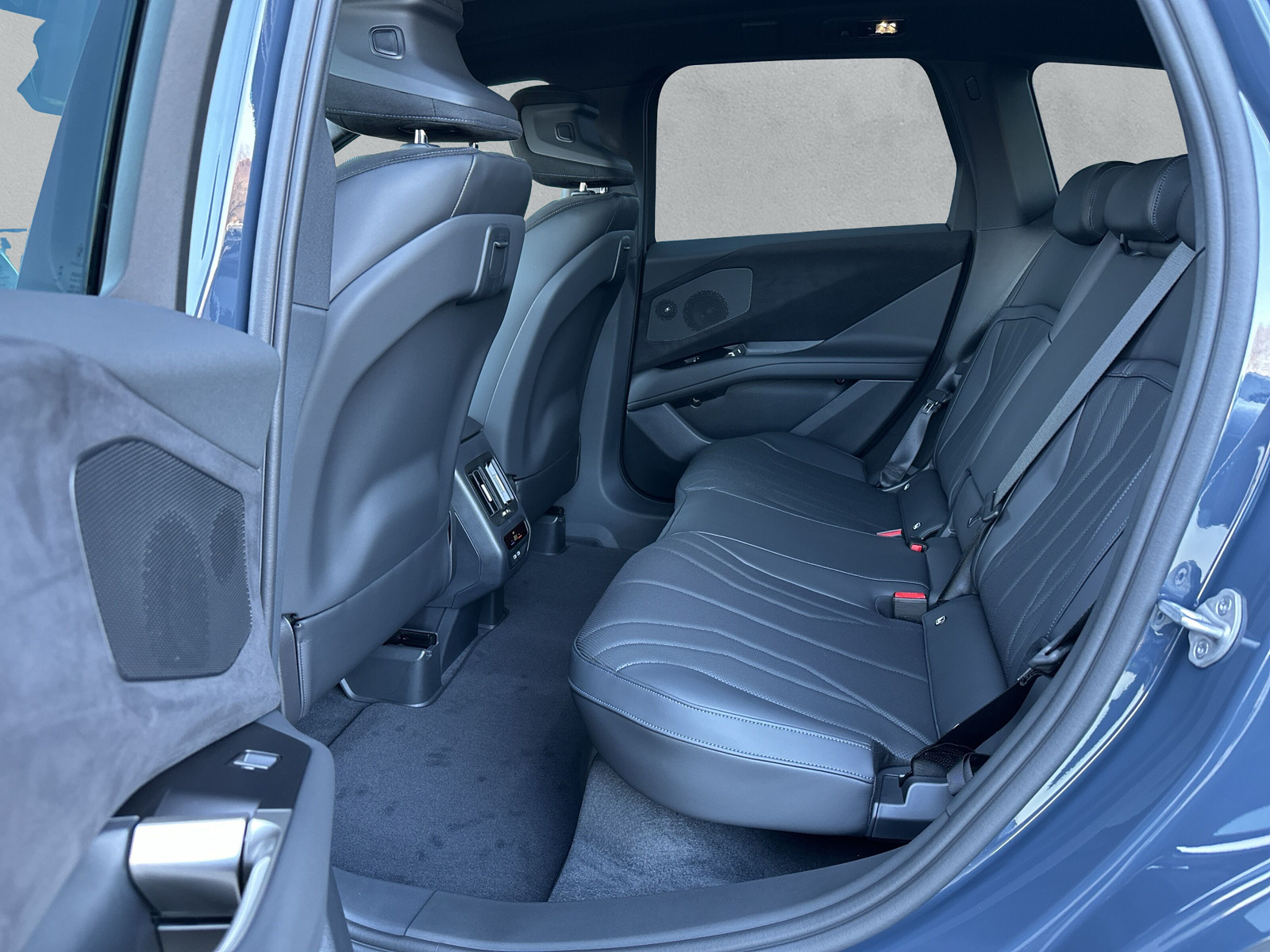 BMW iX3 50 xDrive M Sport **Action de leasing à 0.9% avec assurance et roues hiver**-image-11