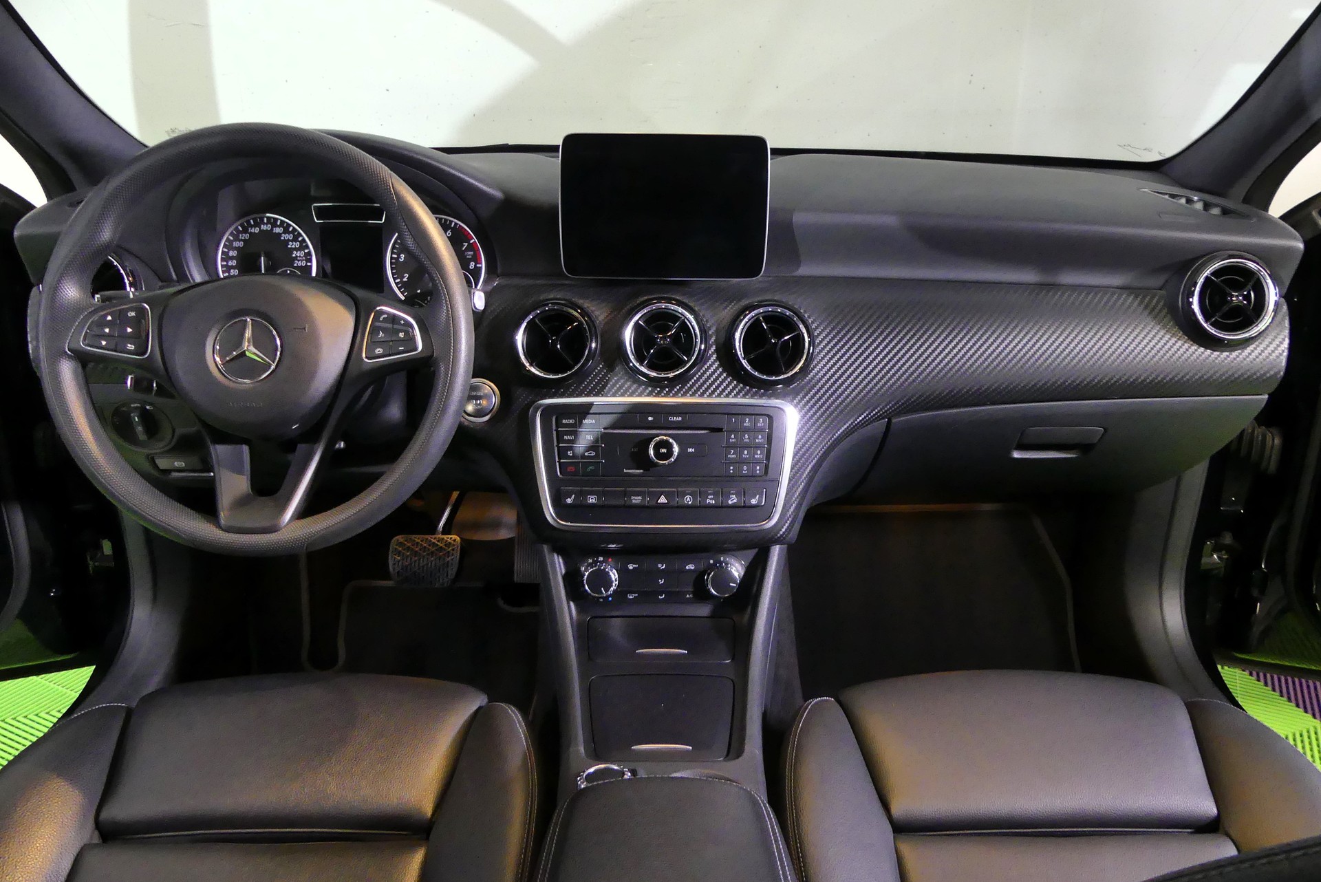 MERCEDES-BENZ GLA 250 4Matic 7G-DCT-image-5