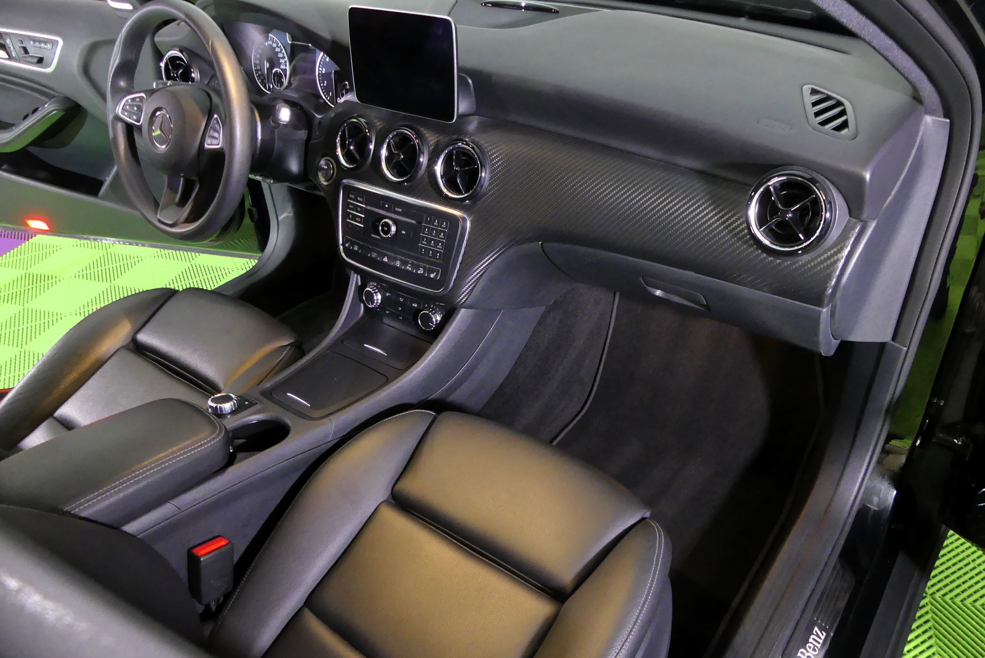 MERCEDES-BENZ GLA 250 4Matic 7G-DCT-image-9