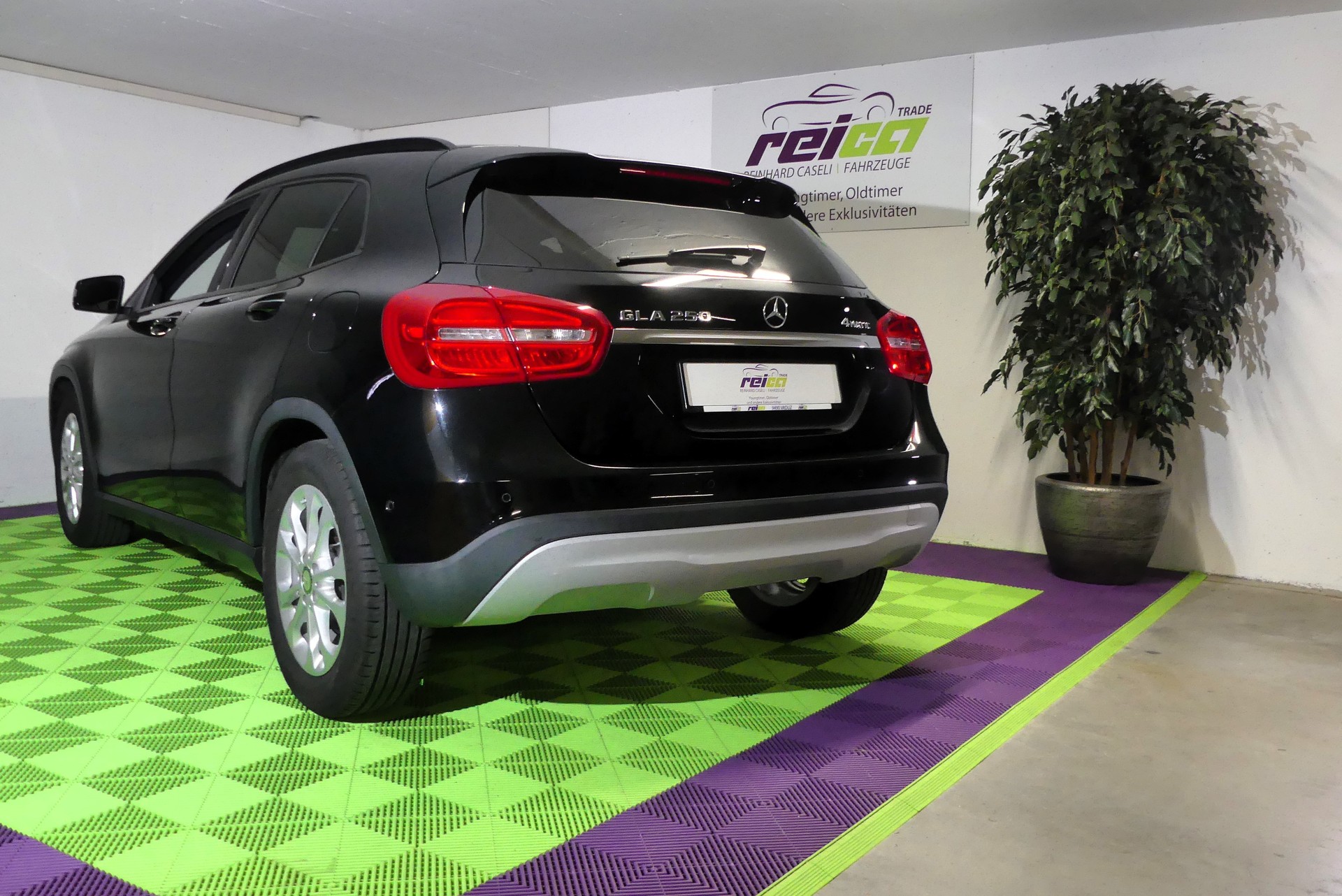 MERCEDES-BENZ GLA 250 4Matic 7G-DCT-image-2