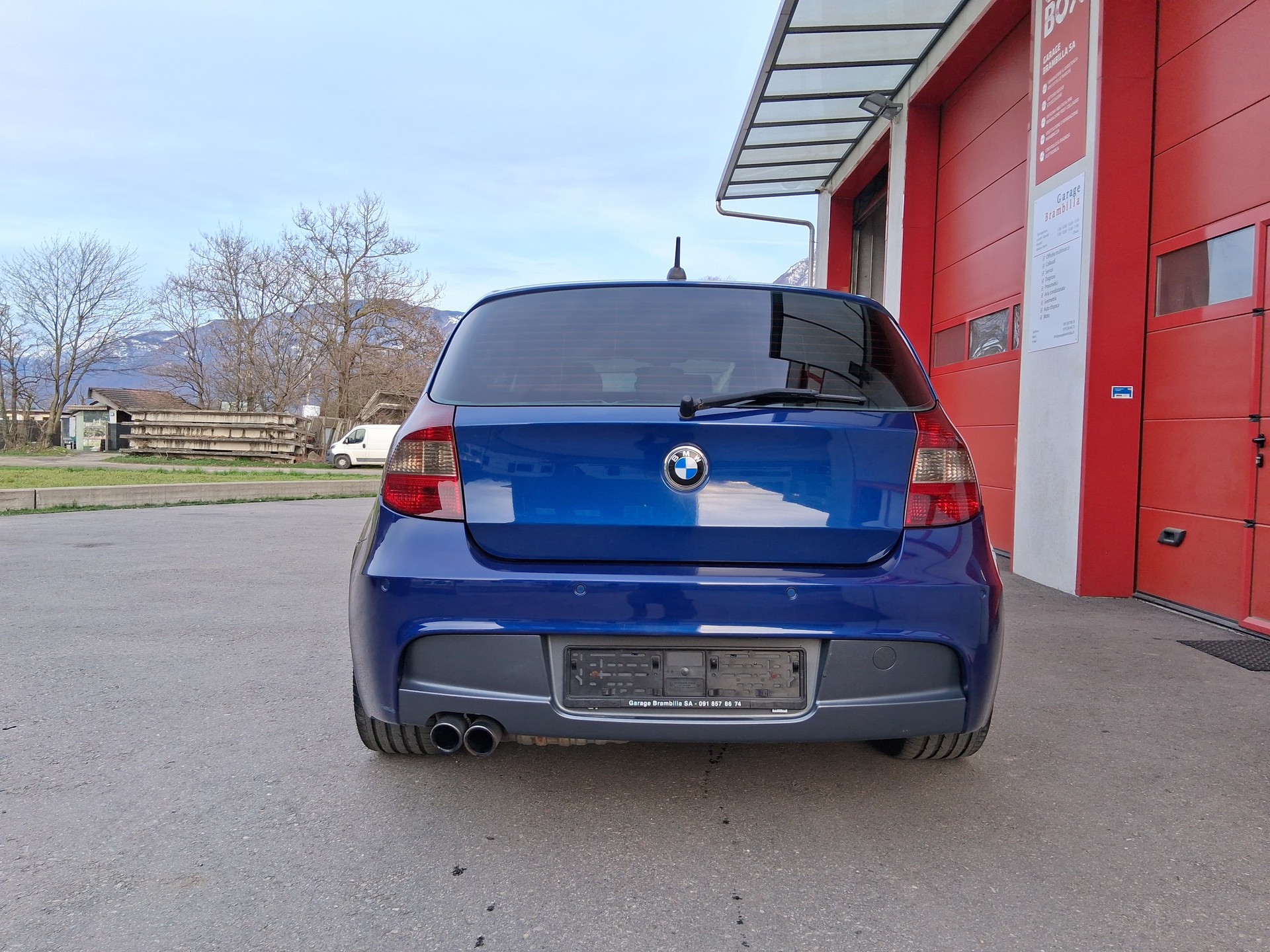 BMW 130i-image-6