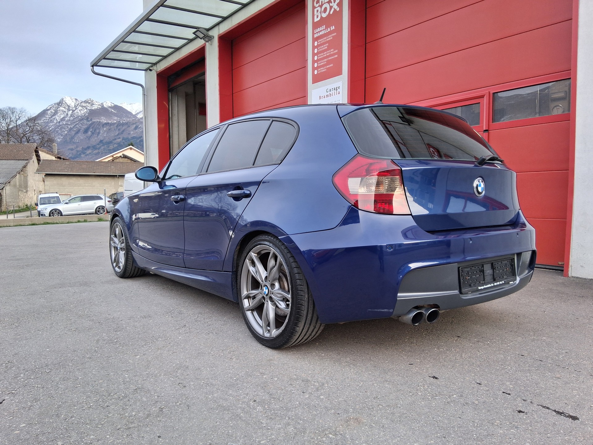 BMW 130i-image-7