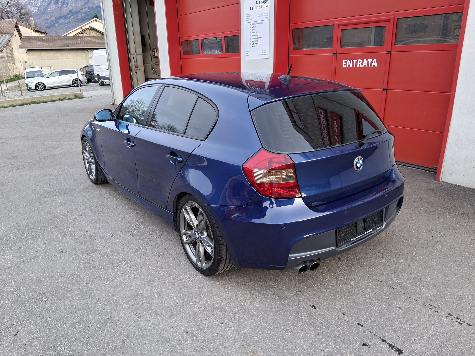 BMW 130i-image-8