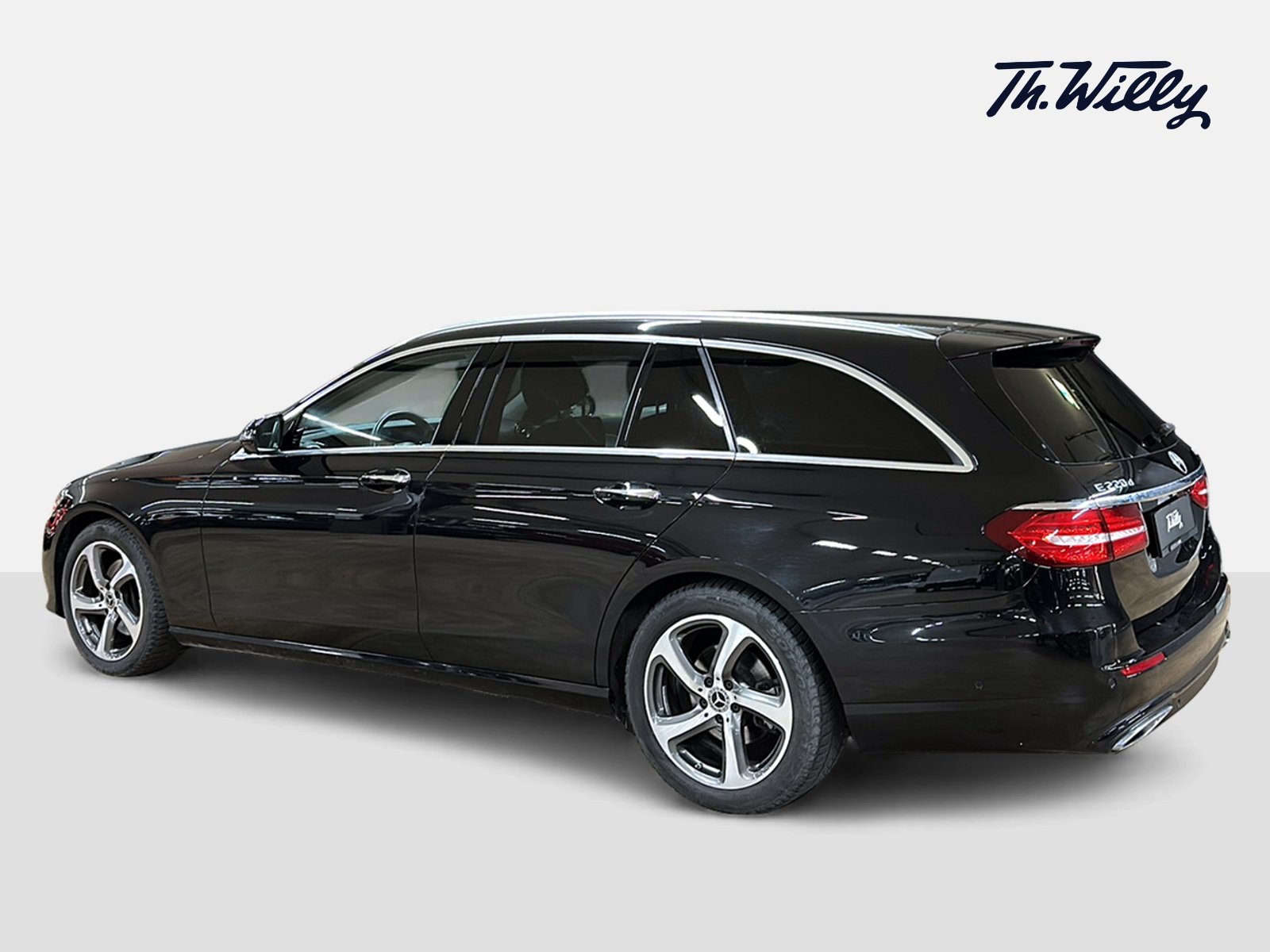 MERCEDES-BENZ E 220 d Swiss Star Avantgarde 4matic Kombi-showroom-element-2