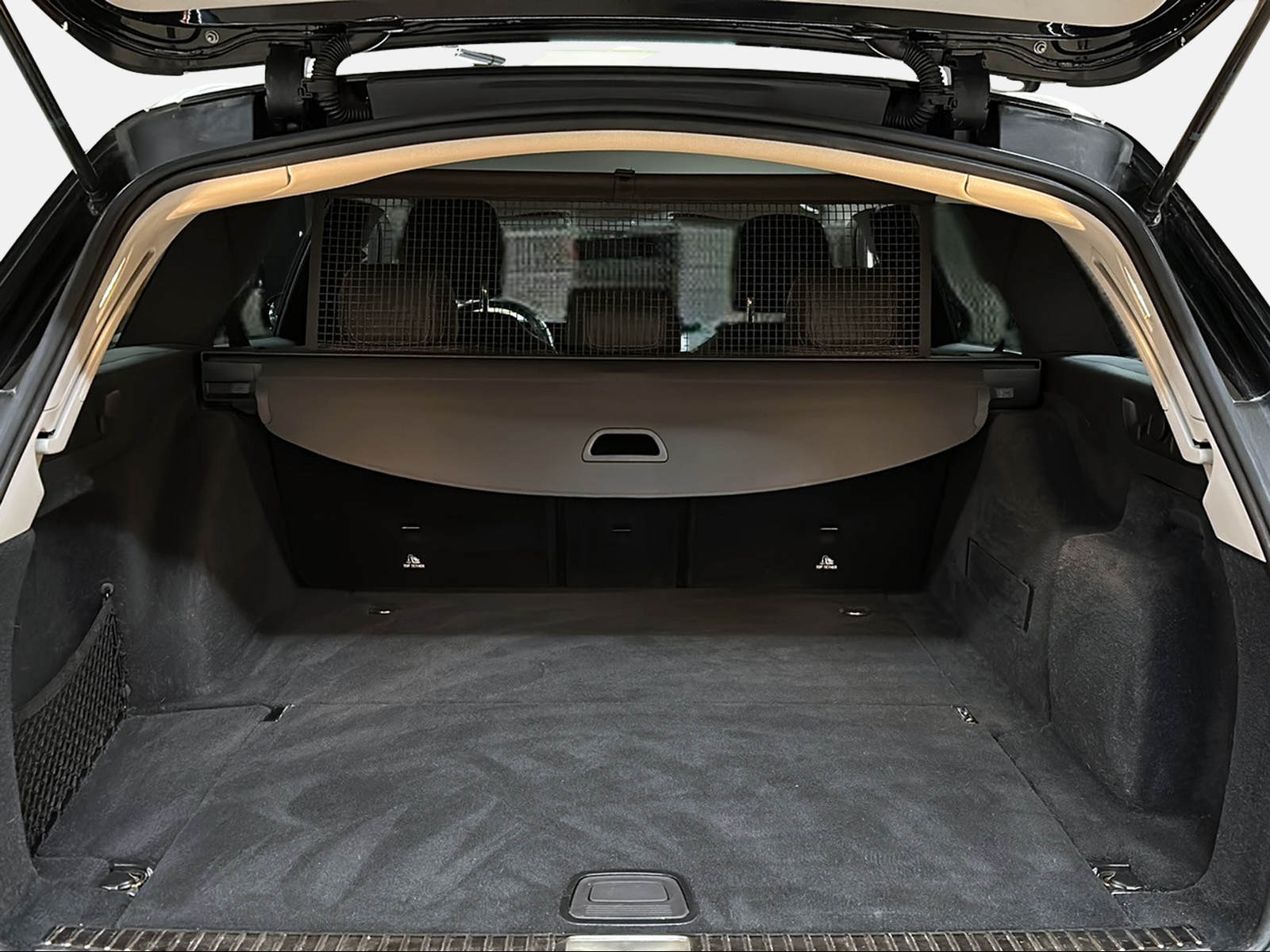 MERCEDES-BENZ E 220 d Swiss Star Avantgarde 4matic Kombi-image-11
