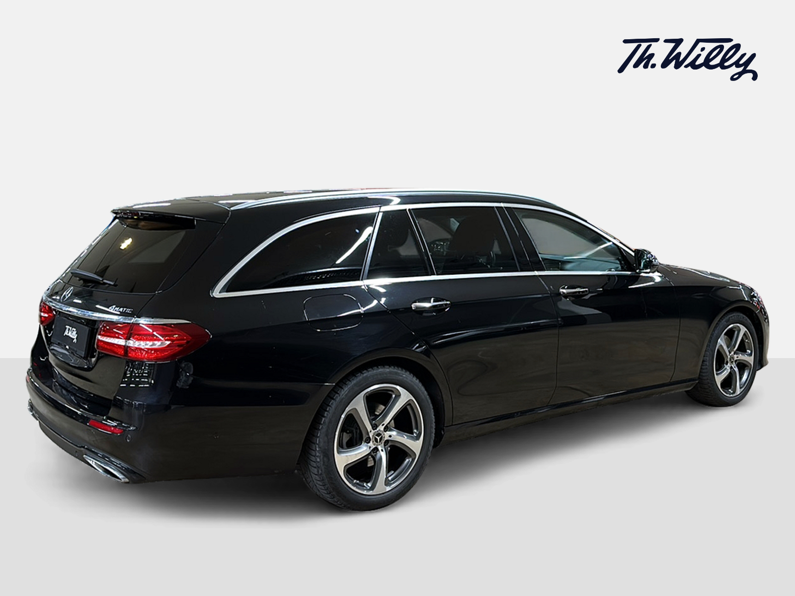 MERCEDES-BENZ E 220 d Swiss Star Avantgarde 4matic Kombi-image-4