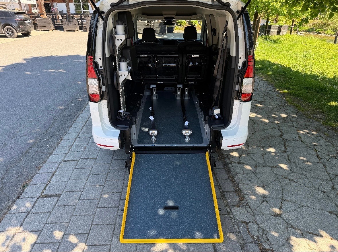 VW Caddy Maxi 2.0 TDI Liberty DSG inkl. XL Umbau für Rollstuhltransport FLEXI RAMP XL-image-12