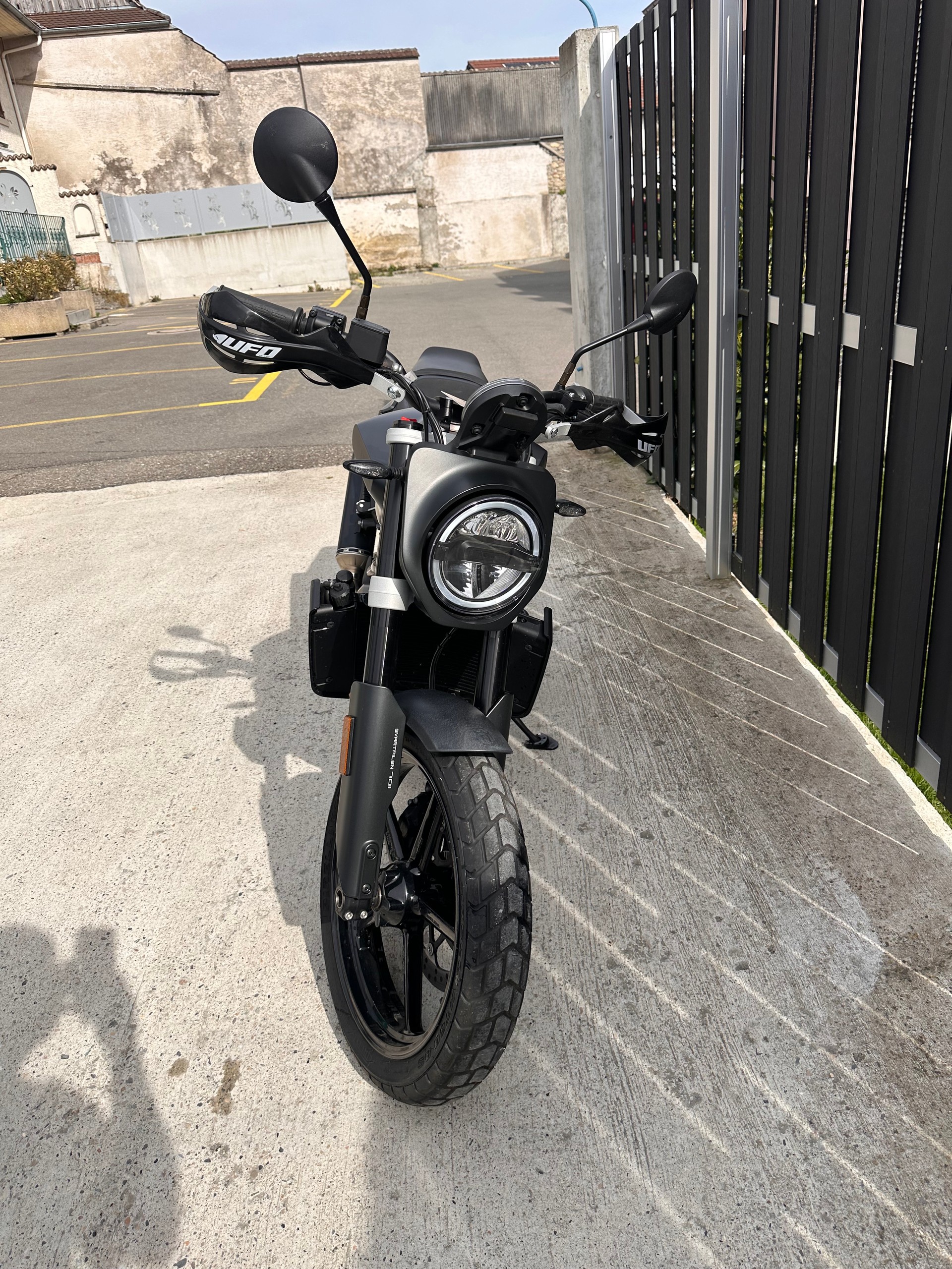 HUSQVARNA SVARTPILEN 701-image-2