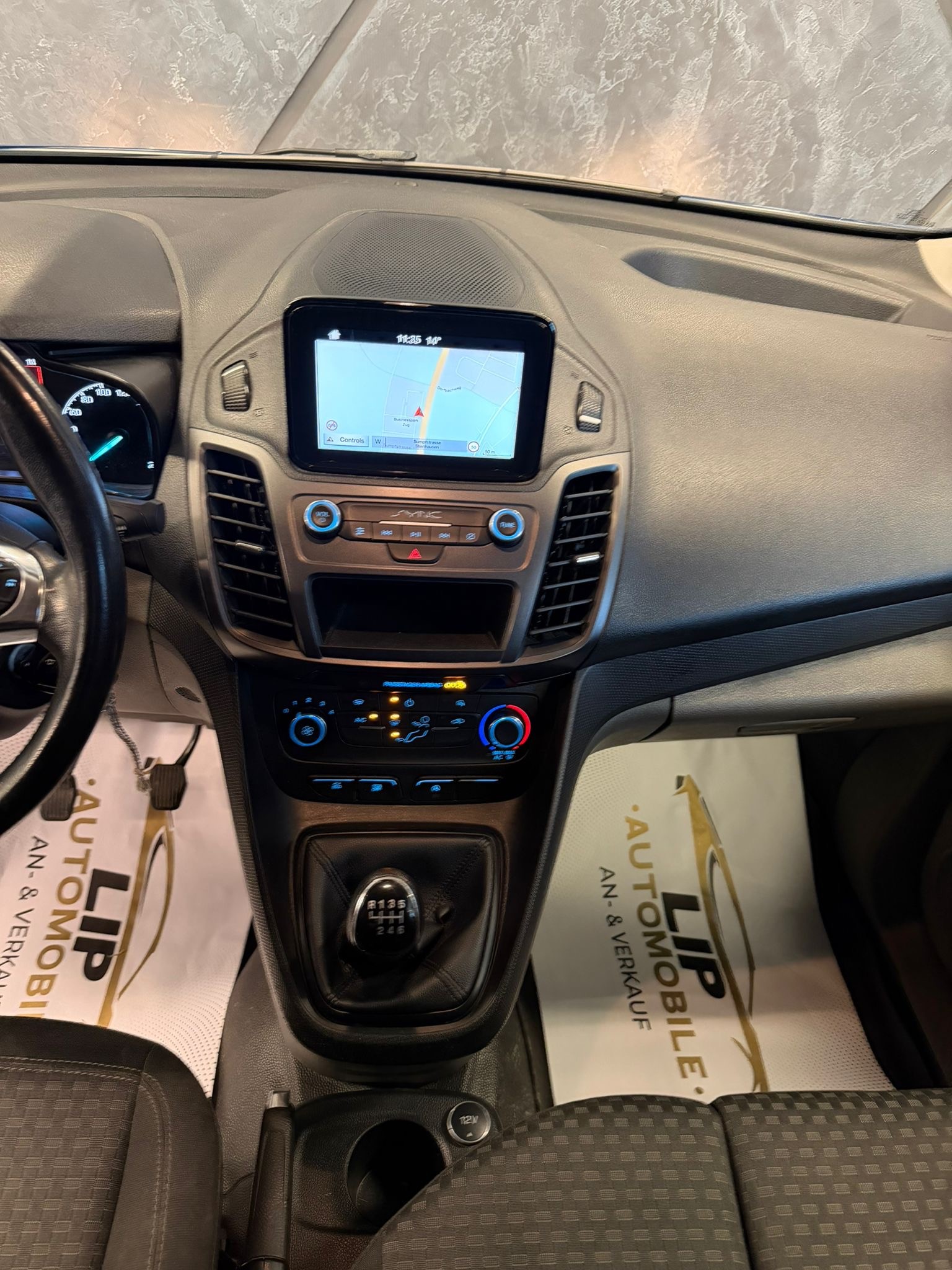 FORD Transit Connect Van T210 1.5 Eco Blue Ambiente-image-8
