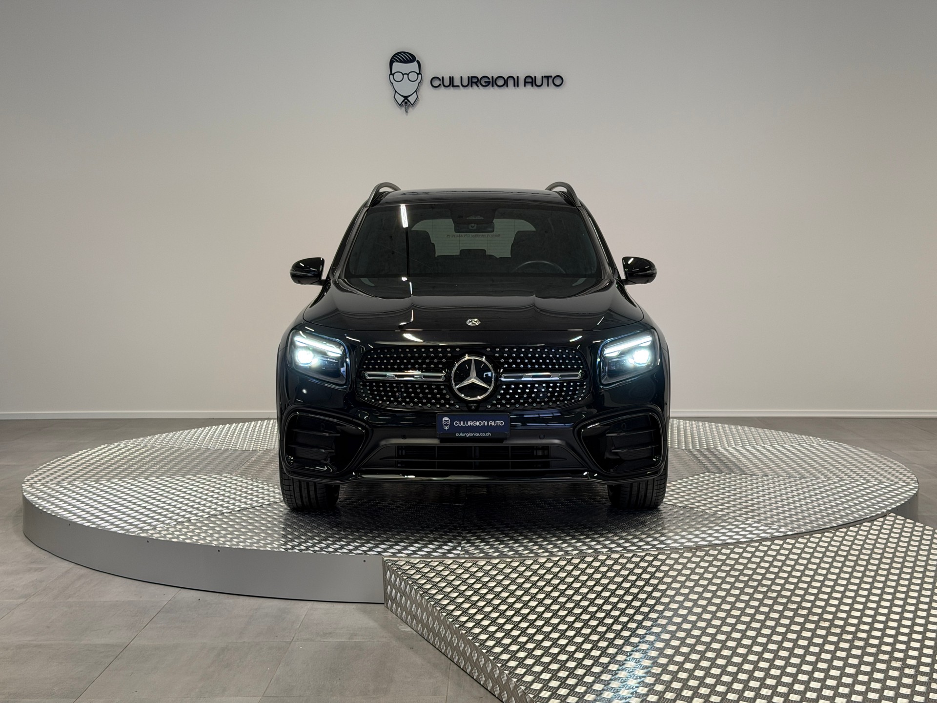 MERCEDES-BENZ GLB 220 4Matic 8G-Tronic-showroom-element-1
